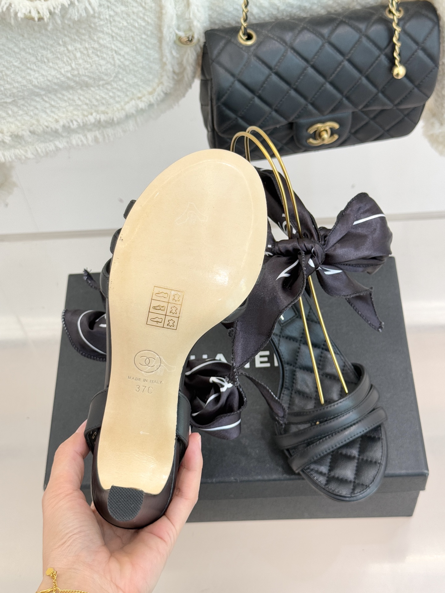 CHANE*｜小香26C新品双C丝带细带凉鞋系列藏着少女感与优雅感的双重惊艳以丝带设计打破经典边界双C元