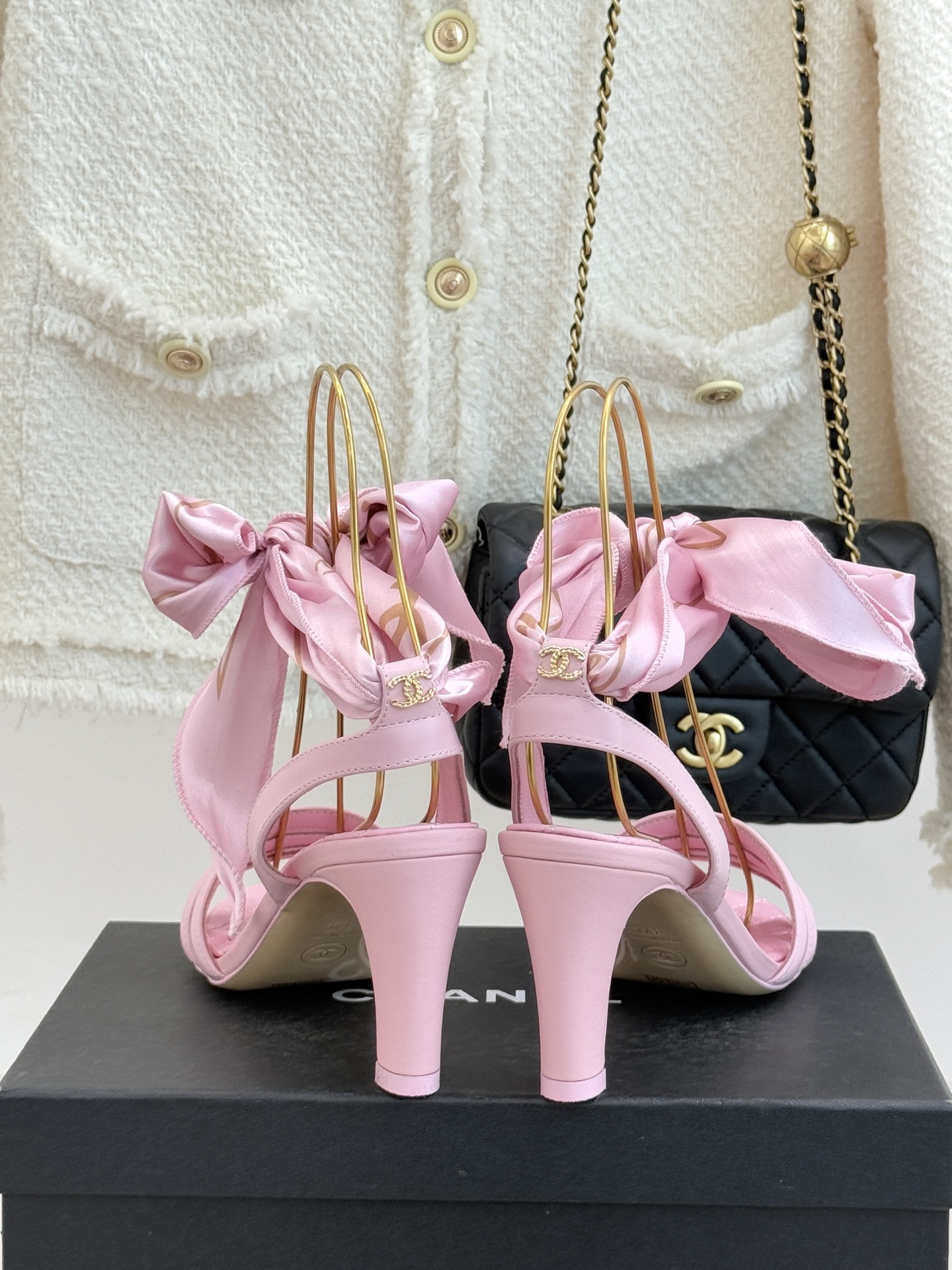 CHANE*｜小香26C新品双C丝带细带凉鞋系列藏着少女感与优雅感的双重惊艳以丝带设计打破经典边界双C元