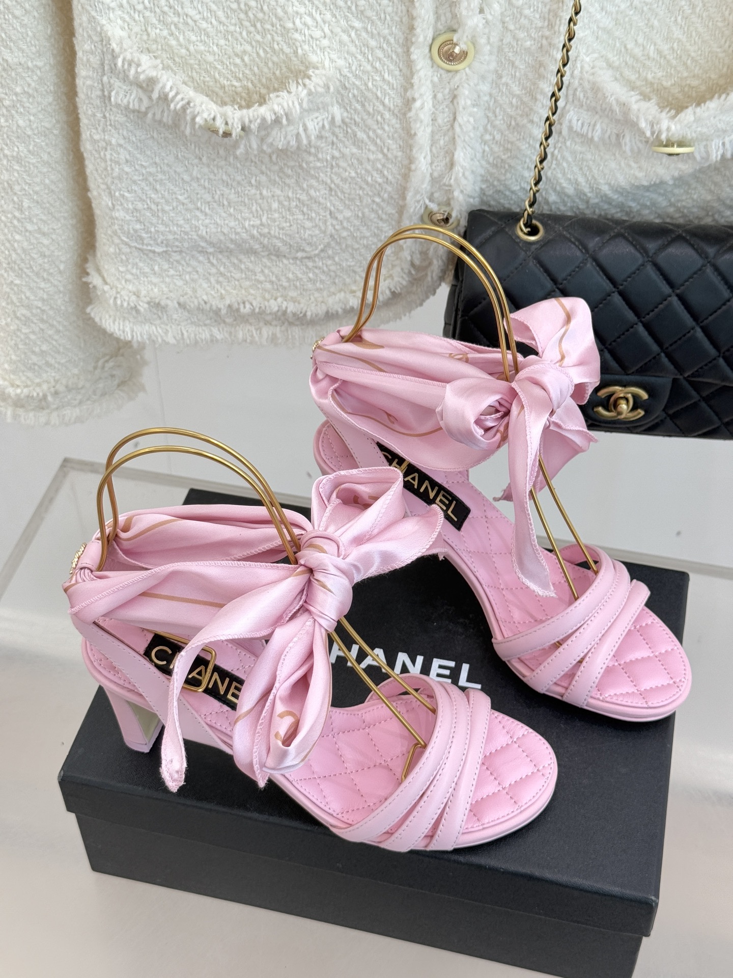 CHANE*｜小香26C新品双C丝带细带凉鞋系列藏着少女感与优雅感的双重惊艳以丝带设计打破经典边界双C元