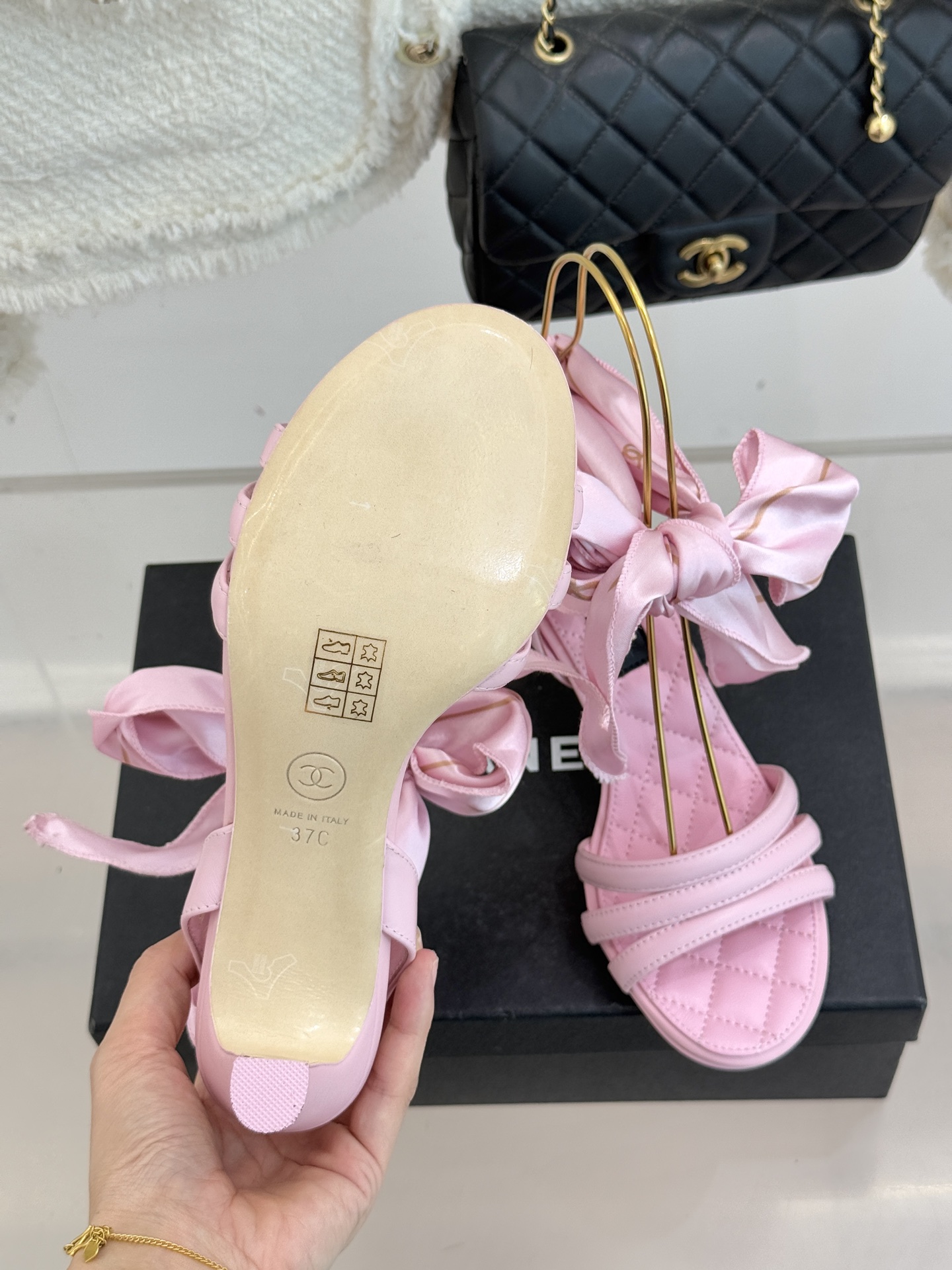 CHANE*｜小香26C新品双C丝带细带凉鞋系列藏着少女感与优雅感的双重惊艳以丝带设计打破经典边界双C元