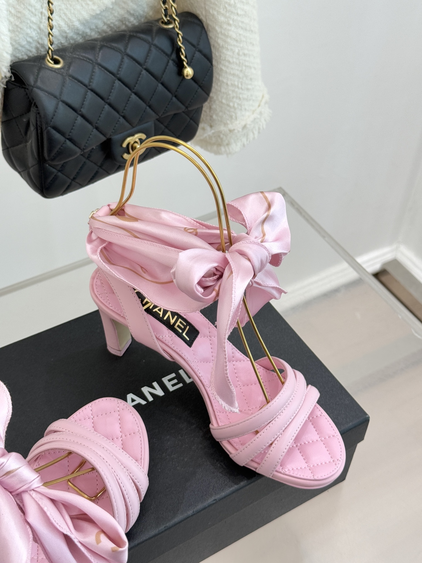 CHANE*｜小香26C新品双C丝带细带凉鞋系列藏着少女感与优雅感的双重惊艳以丝带设计打破经典边界双C元