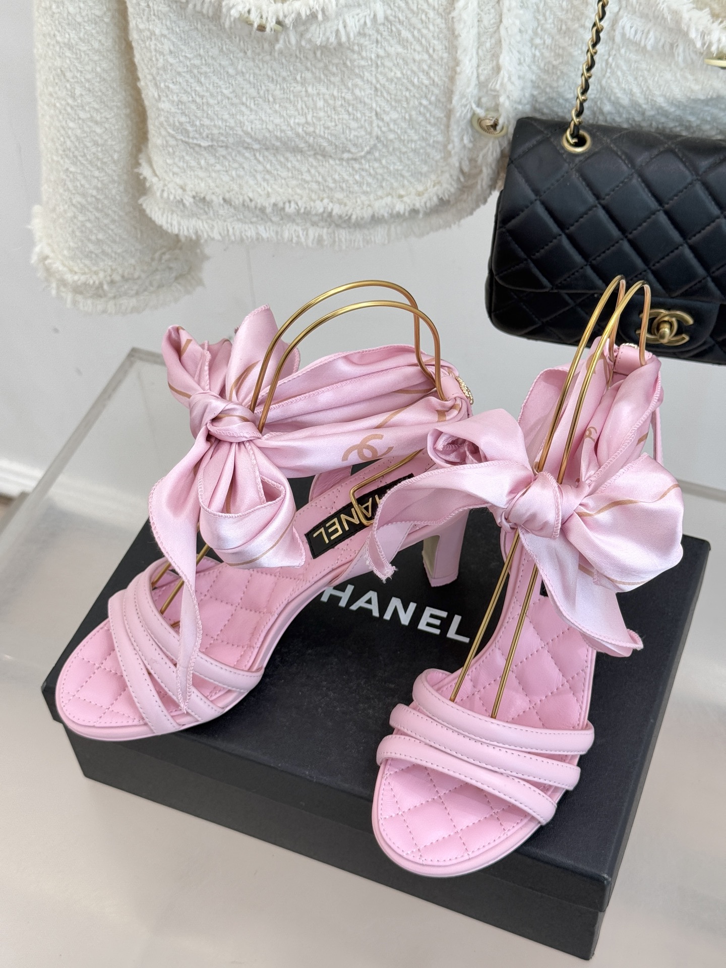 CHANE*｜小香26C新品双C丝带细带凉鞋系列藏着少女感与优雅感的双重惊艳以丝带设计打破经典边界双C元