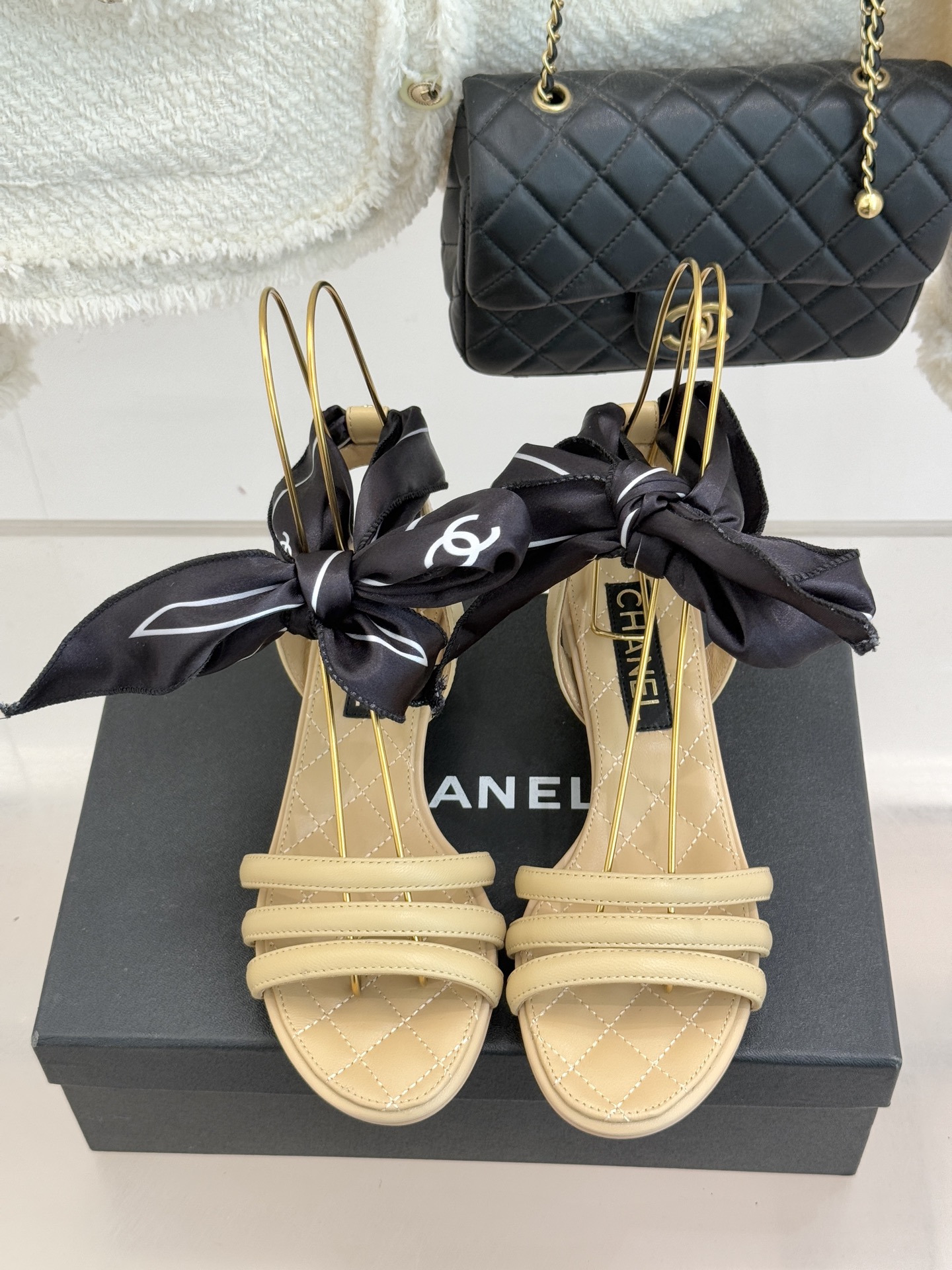 CHANE*｜小香26C新品双C丝带细带凉鞋系列藏着少女感与优雅感的双重惊艳以丝带设计打破经典边界双C元