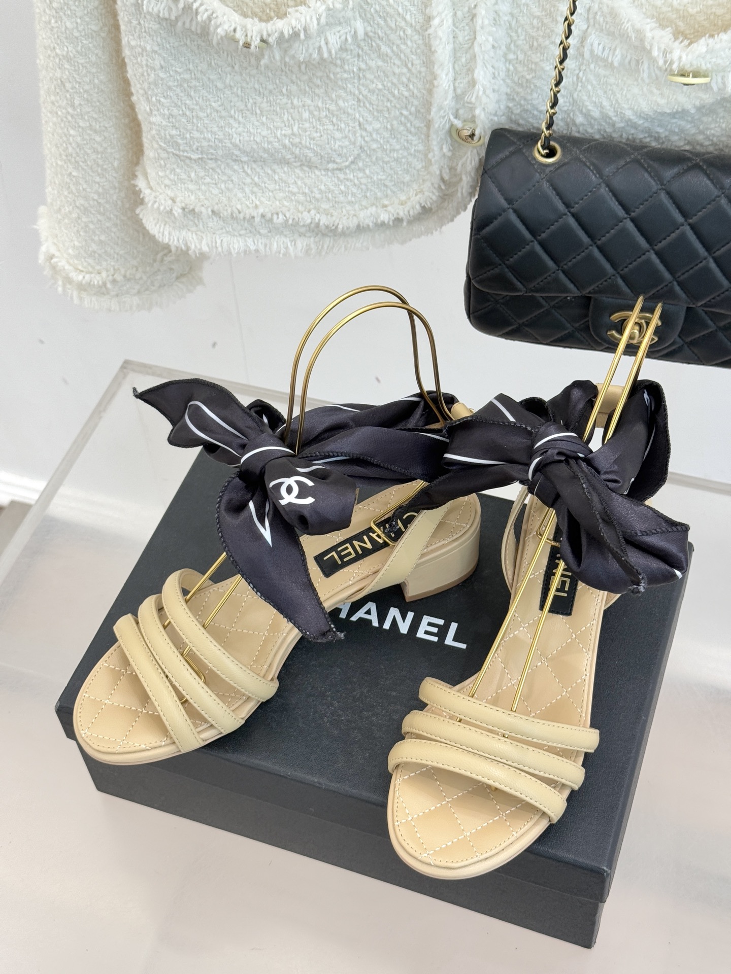 CHANE*｜小香26C新品双C丝带细带凉鞋系列藏着少女感与优雅感的双重惊艳以丝带设计打破经典边界双C元