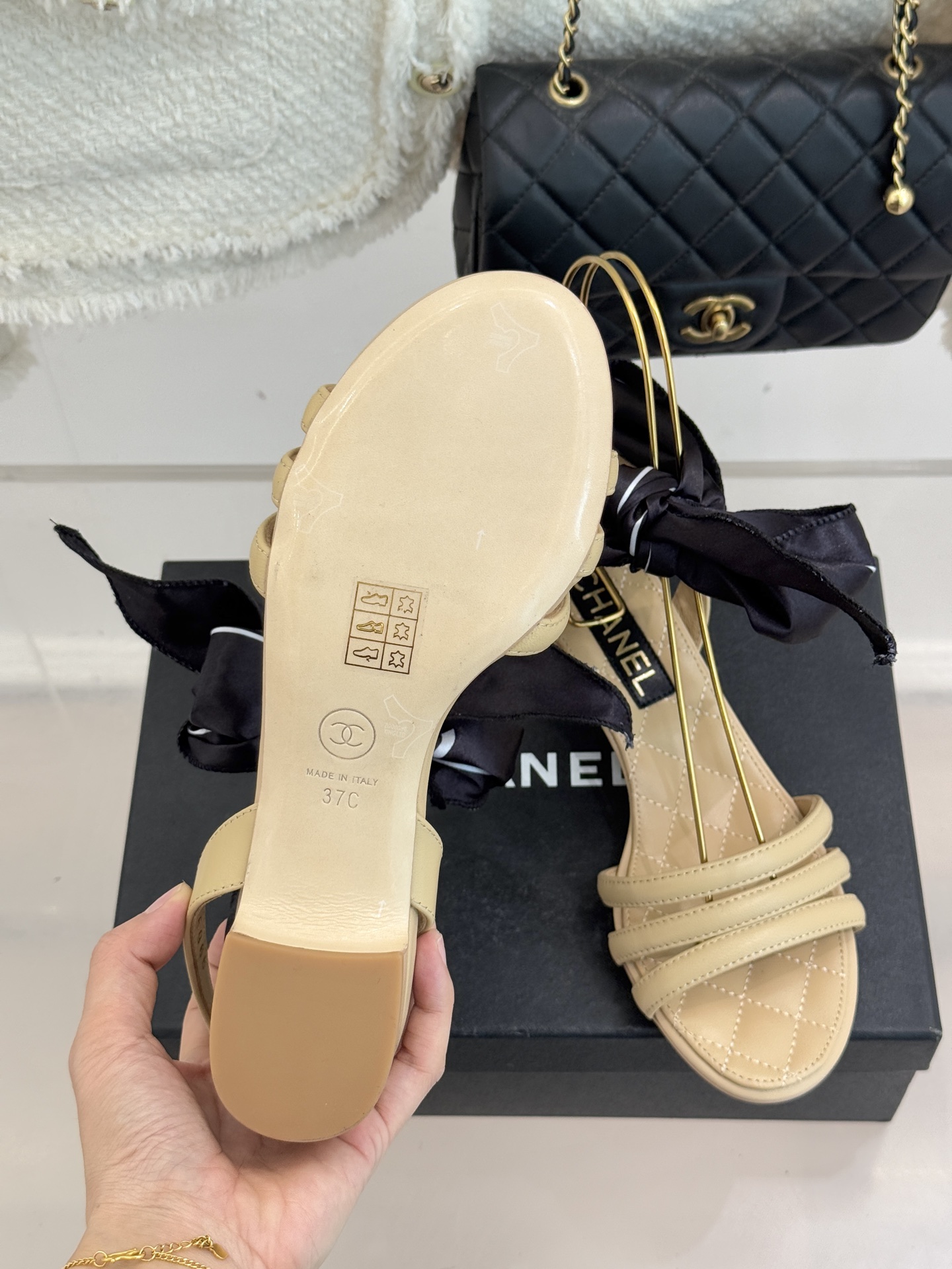 CHANE*｜小香26C新品双C丝带细带凉鞋系列藏着少女感与优雅感的双重惊艳以丝带设计打破经典边界双C元