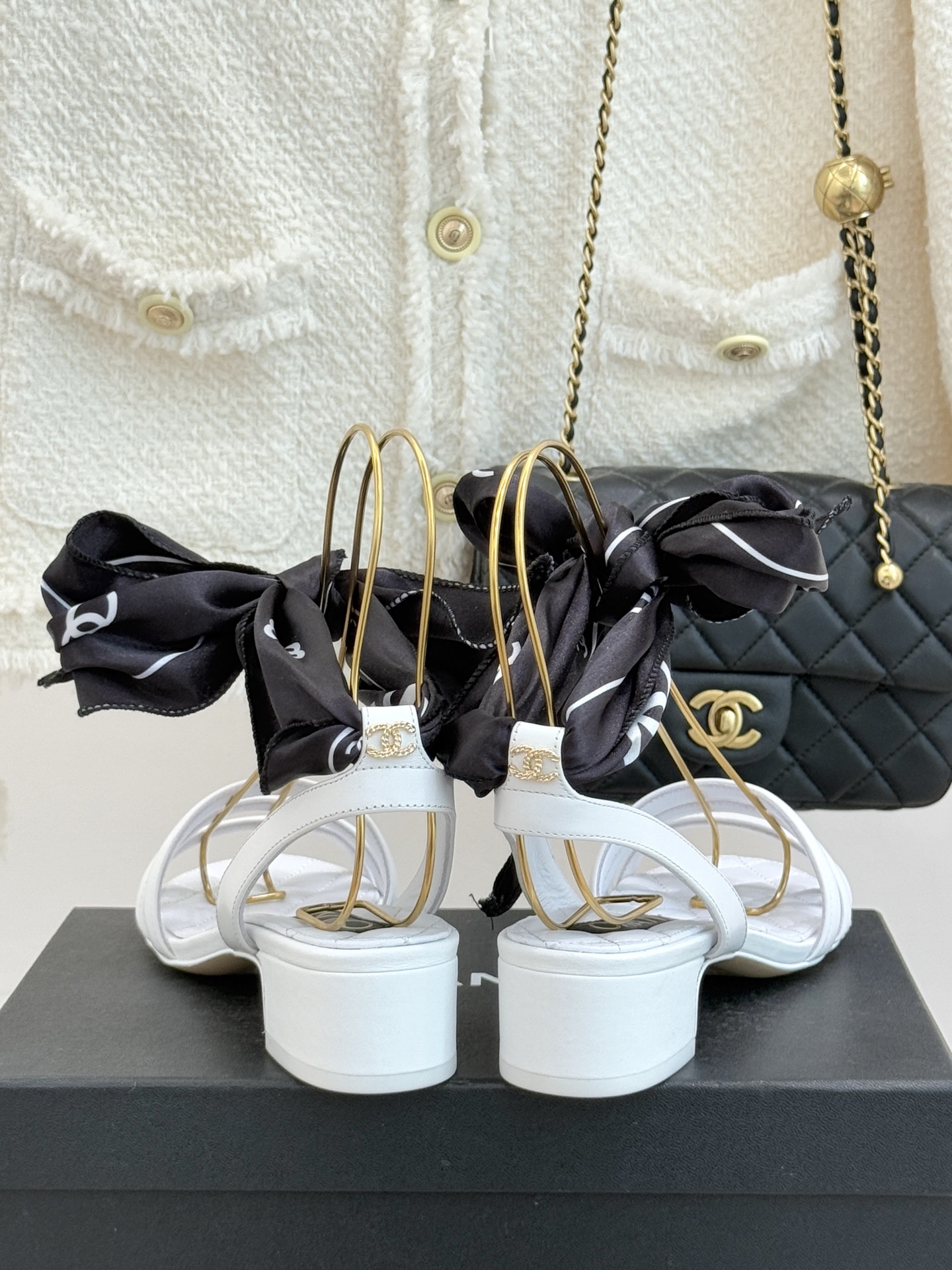 CHANE*｜小香26C新品双C丝带细带凉鞋系列藏着少女感与优雅感的双重惊艳以丝带设计打破经典边界双C元