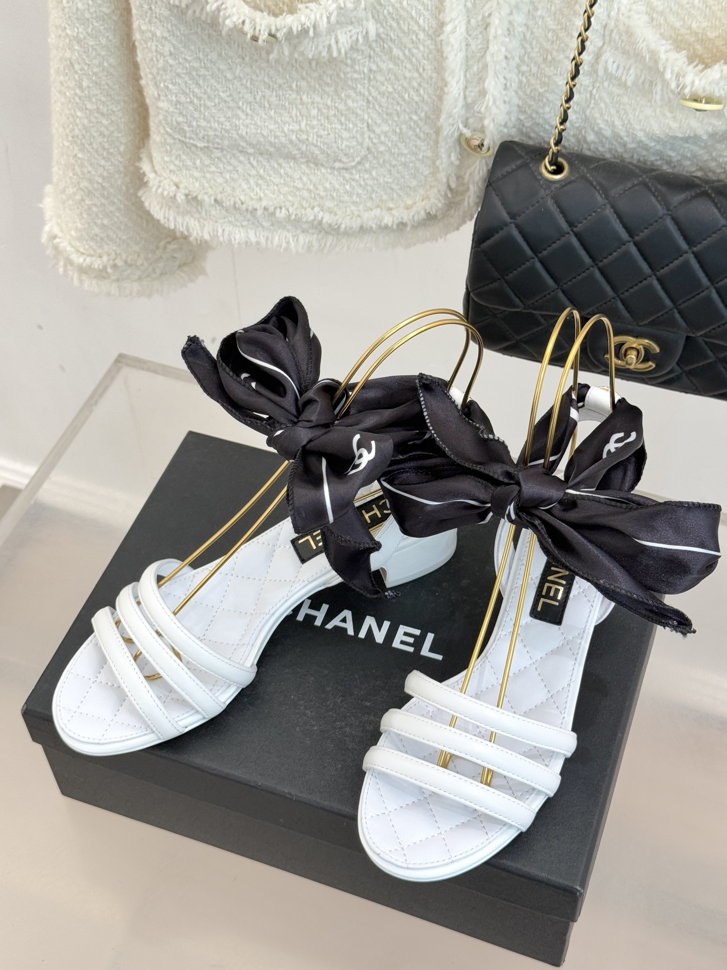 CHANE*｜小香26C新品双C丝带细带凉鞋系列藏着少女感与优雅感的双重惊艳以丝带设计打破经典边界双C元