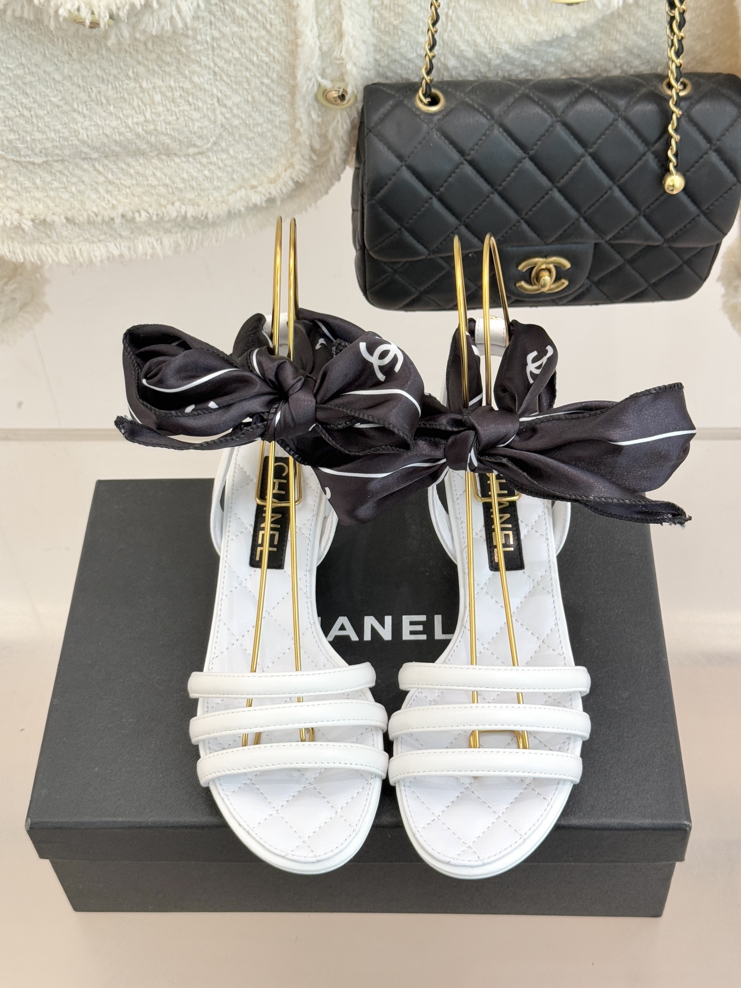 CHANE*｜小香26C新品双C丝带细带凉鞋系列藏着少女感与优雅感的双重惊艳以丝带设计打破经典边界双C元