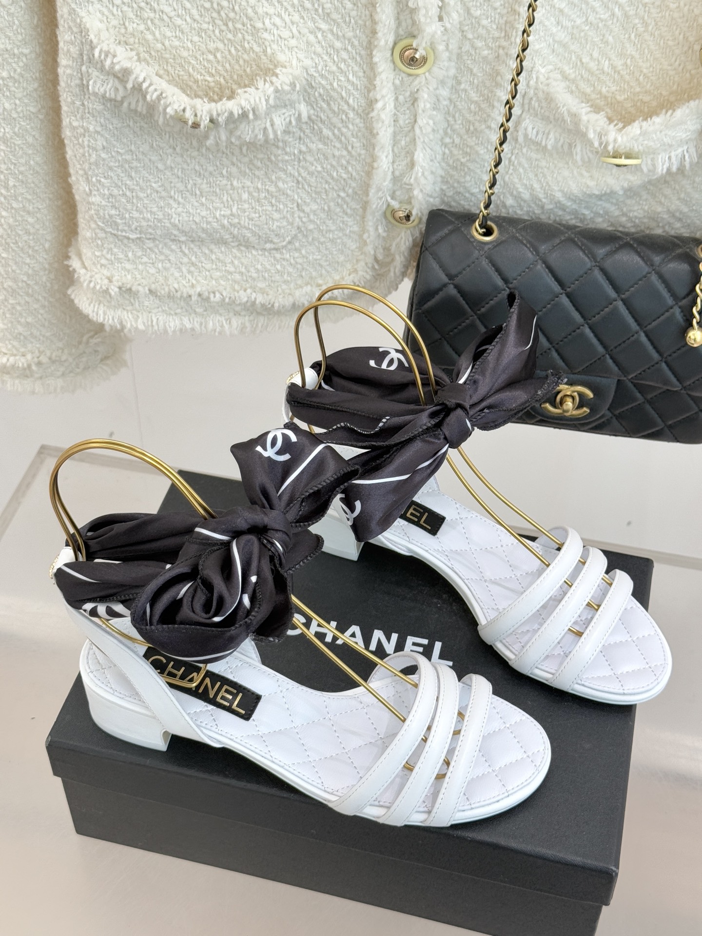 CHANE*｜小香26C新品双C丝带细带凉鞋系列藏着少女感与优雅感的双重惊艳以丝带设计打破经典边界双C元