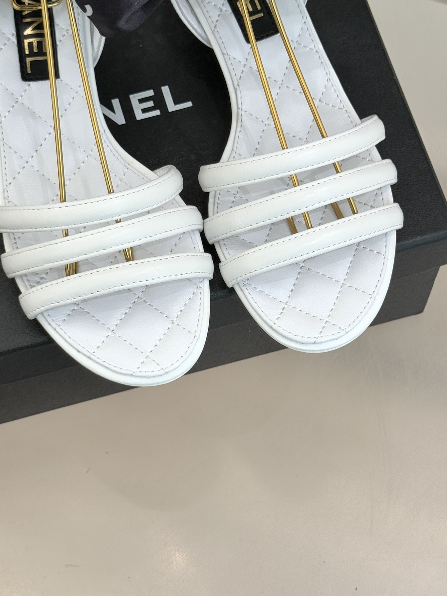 CHANE*｜小香26C新品双C丝带细带凉鞋系列藏着少女感与优雅感的双重惊艳以丝带设计打破经典边界双C元