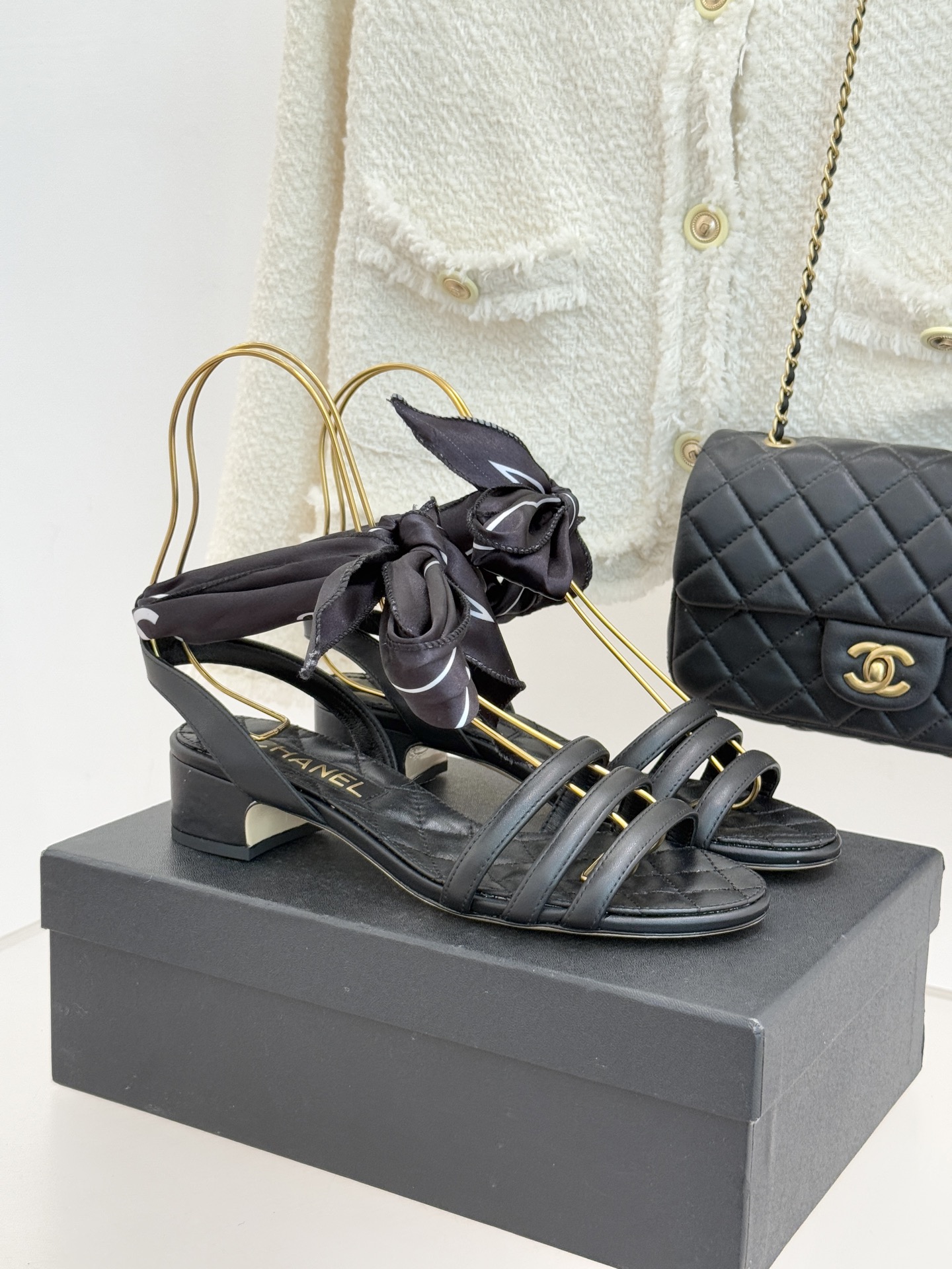 CHANE*｜小香26C新品双C丝带细带凉鞋系列藏着少女感与优雅感的双重惊艳以丝带设计打破经典边界双C元
