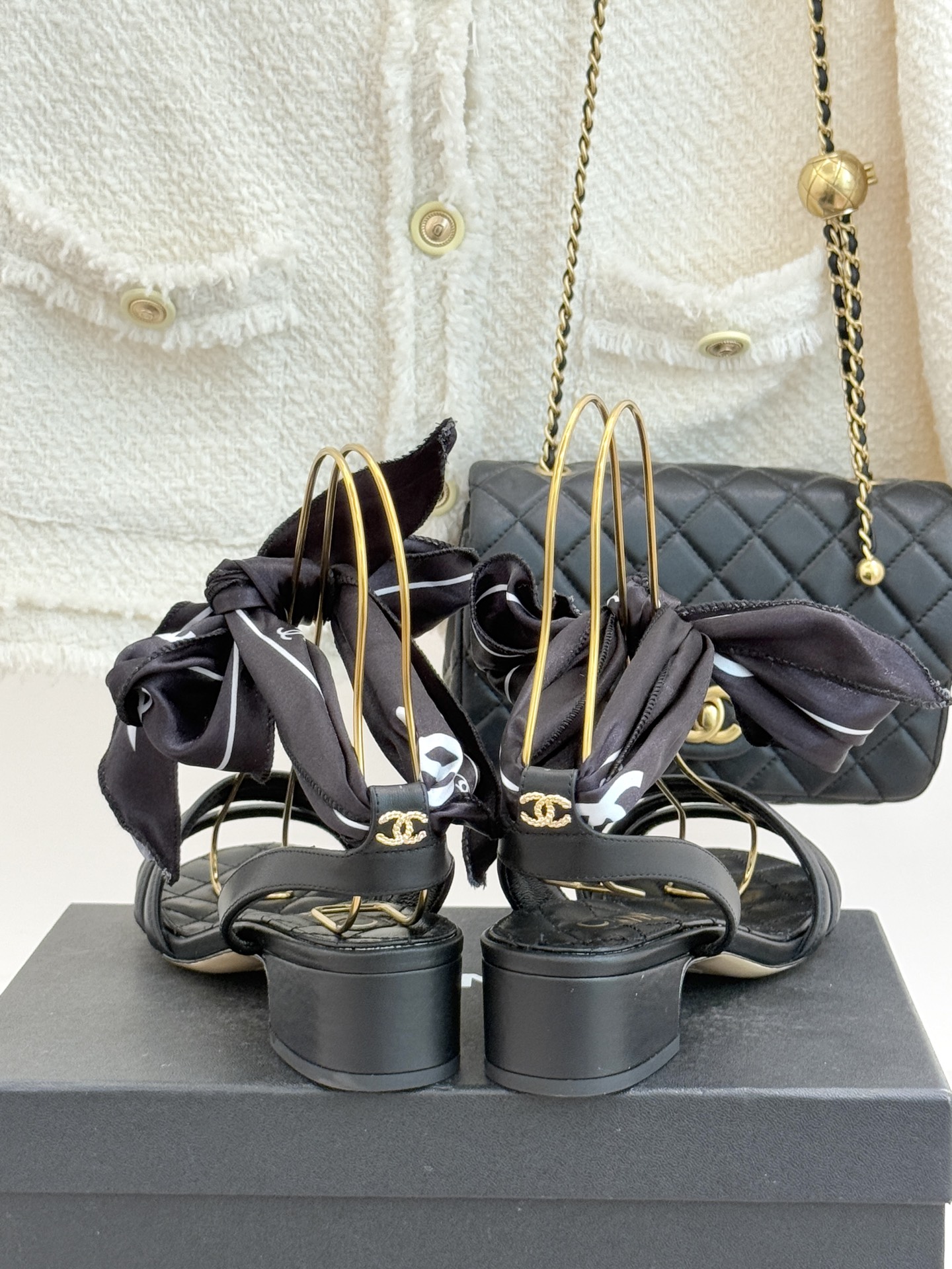 CHANE*｜小香26C新品双C丝带细带凉鞋系列藏着少女感与优雅感的双重惊艳以丝带设计打破经典边界双C元