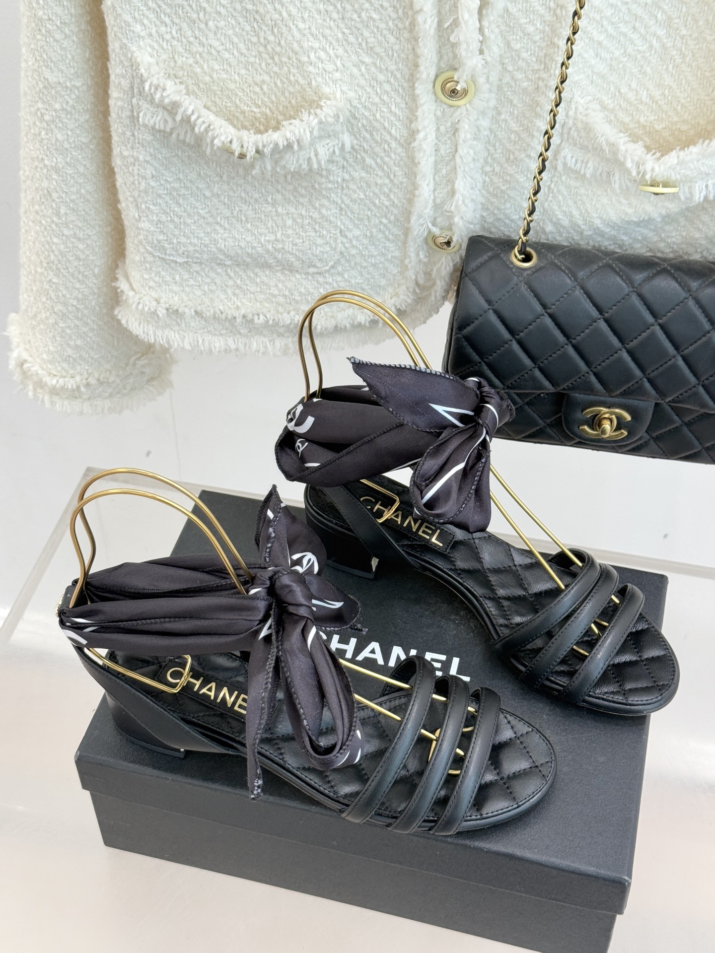 CHANE*｜小香26C新品双C丝带细带凉鞋系列藏着少女感与优雅感的双重惊艳以丝带设计打破经典边界双C元