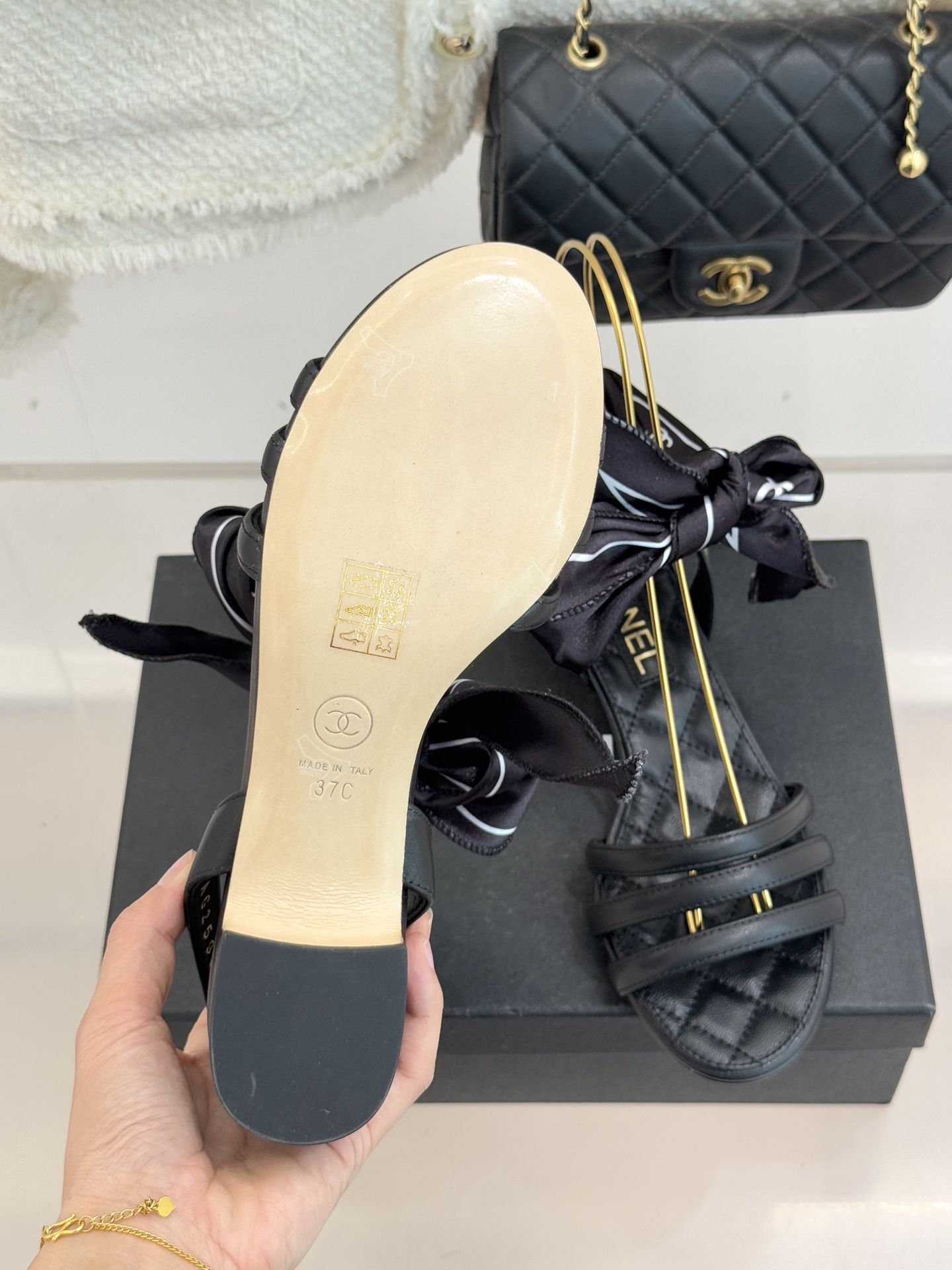 CHANE*｜小香26C新品双C丝带细带凉鞋系列藏着少女感与优雅感的双重惊艳以丝带设计打破经典边界双C元