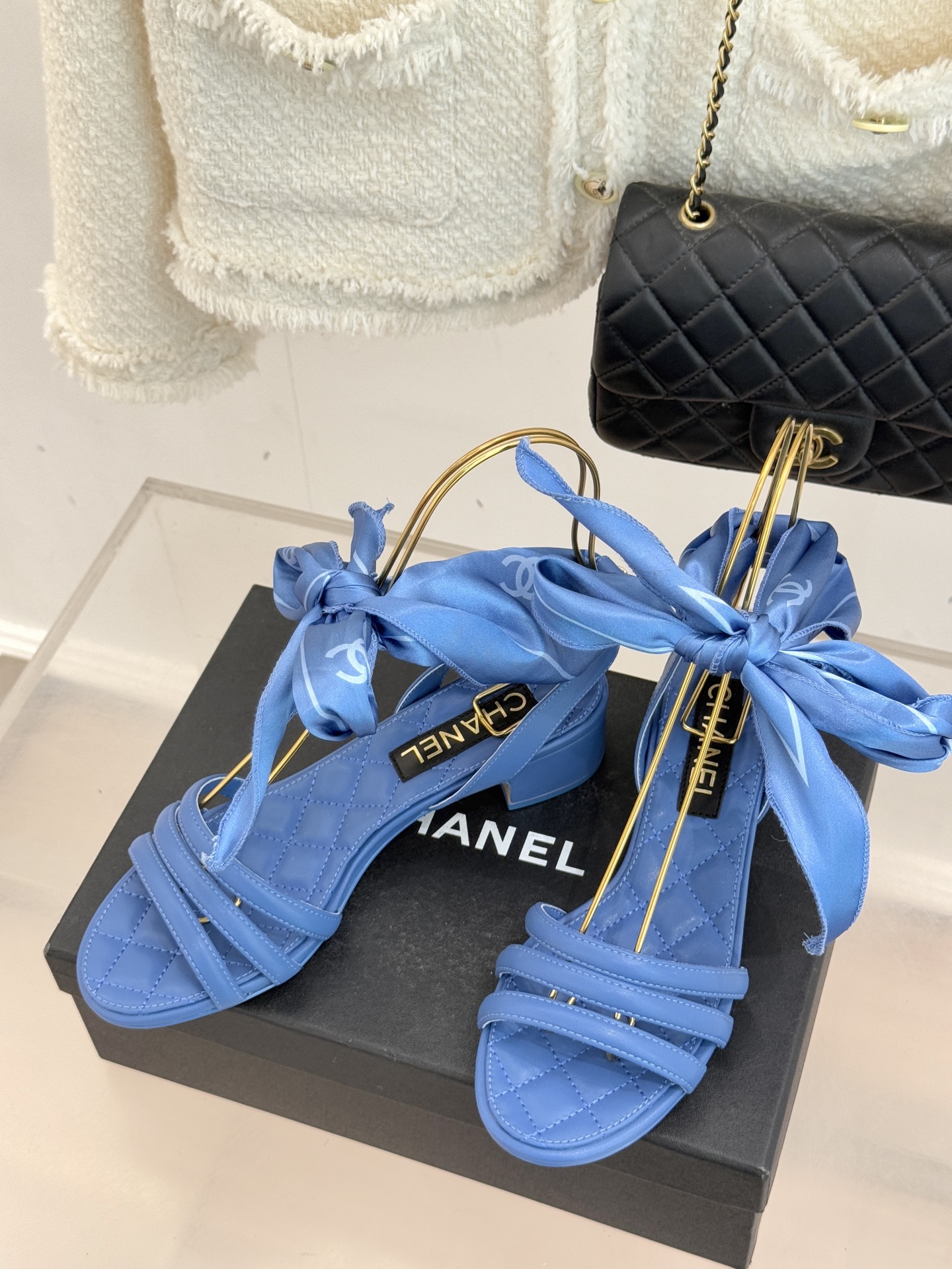 CHANE*｜小香26C新品双C丝带细带凉鞋系列藏着少女感与优雅感的双重惊艳以丝带设计打破经典边界双C元