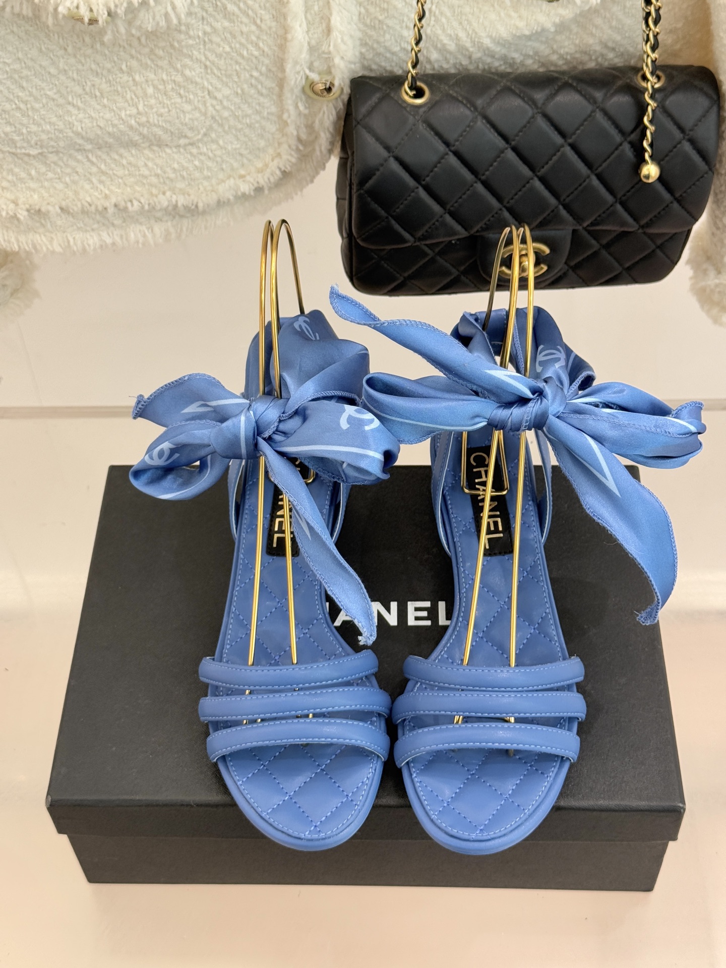 CHANE*｜小香26C新品双C丝带细带凉鞋系列藏着少女感与优雅感的双重惊艳以丝带设计打破经典边界双C元