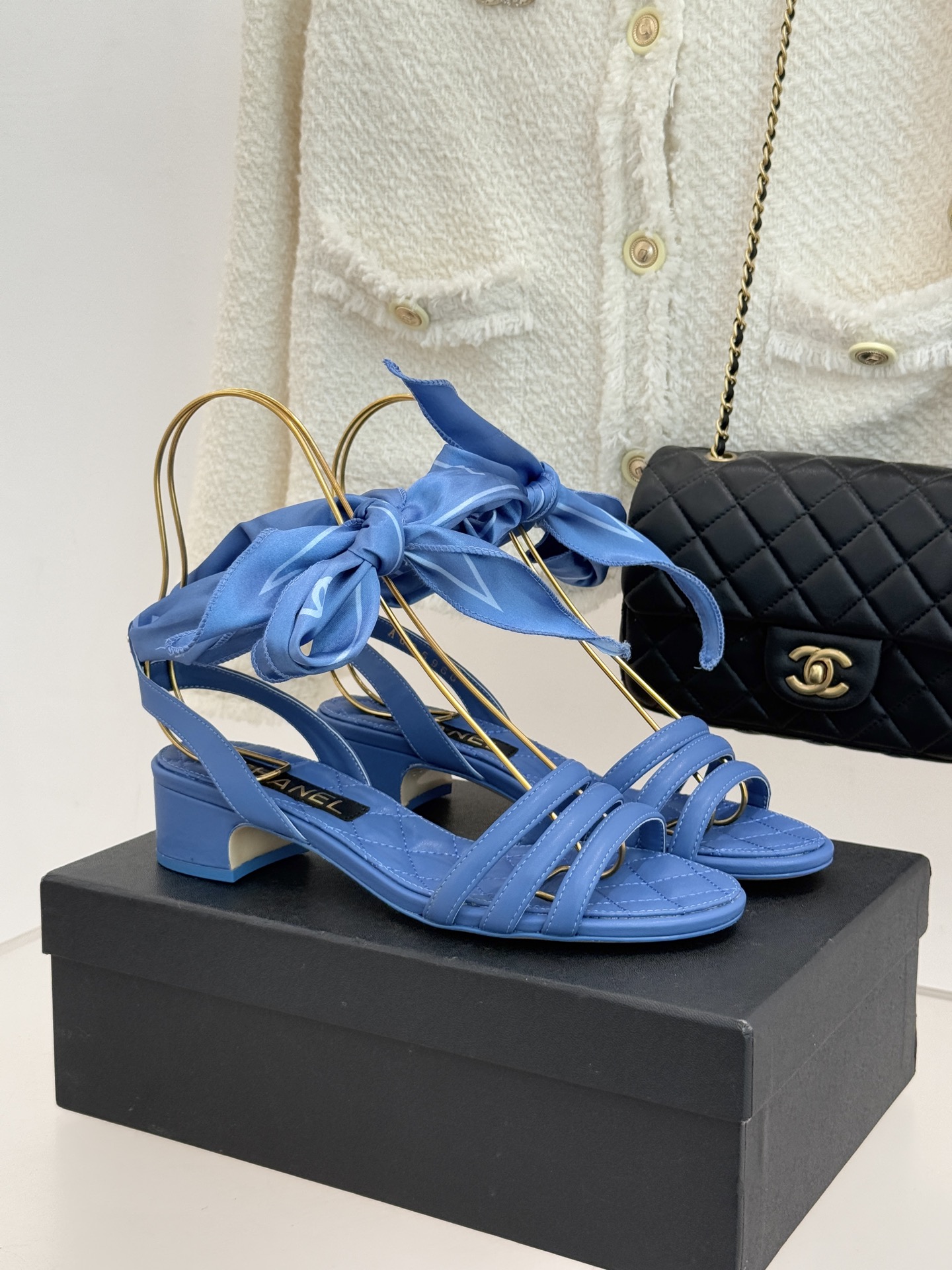 CHANE*｜小香26C新品双C丝带细带凉鞋系列藏着少女感与优雅感的双重惊艳以丝带设计打破经典边界双C元