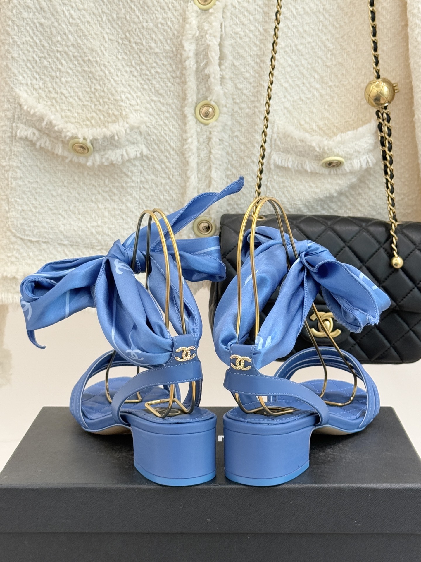 CHANE*｜小香26C新品双C丝带细带凉鞋系列藏着少女感与优雅感的双重惊艳以丝带设计打破经典边界双C元