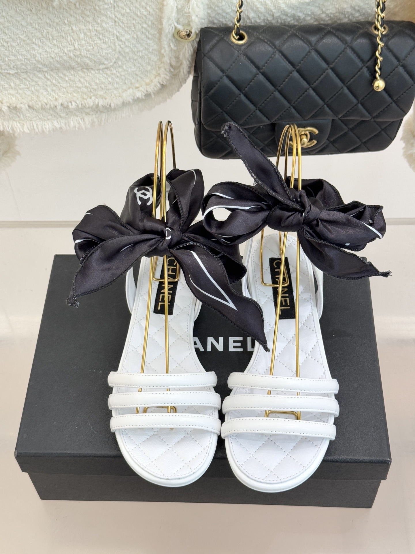 CHANE*｜小香26C新品双C丝带细带凉鞋系列藏着少女感与优雅感的双重惊艳以丝带设计打破经典边界双C元