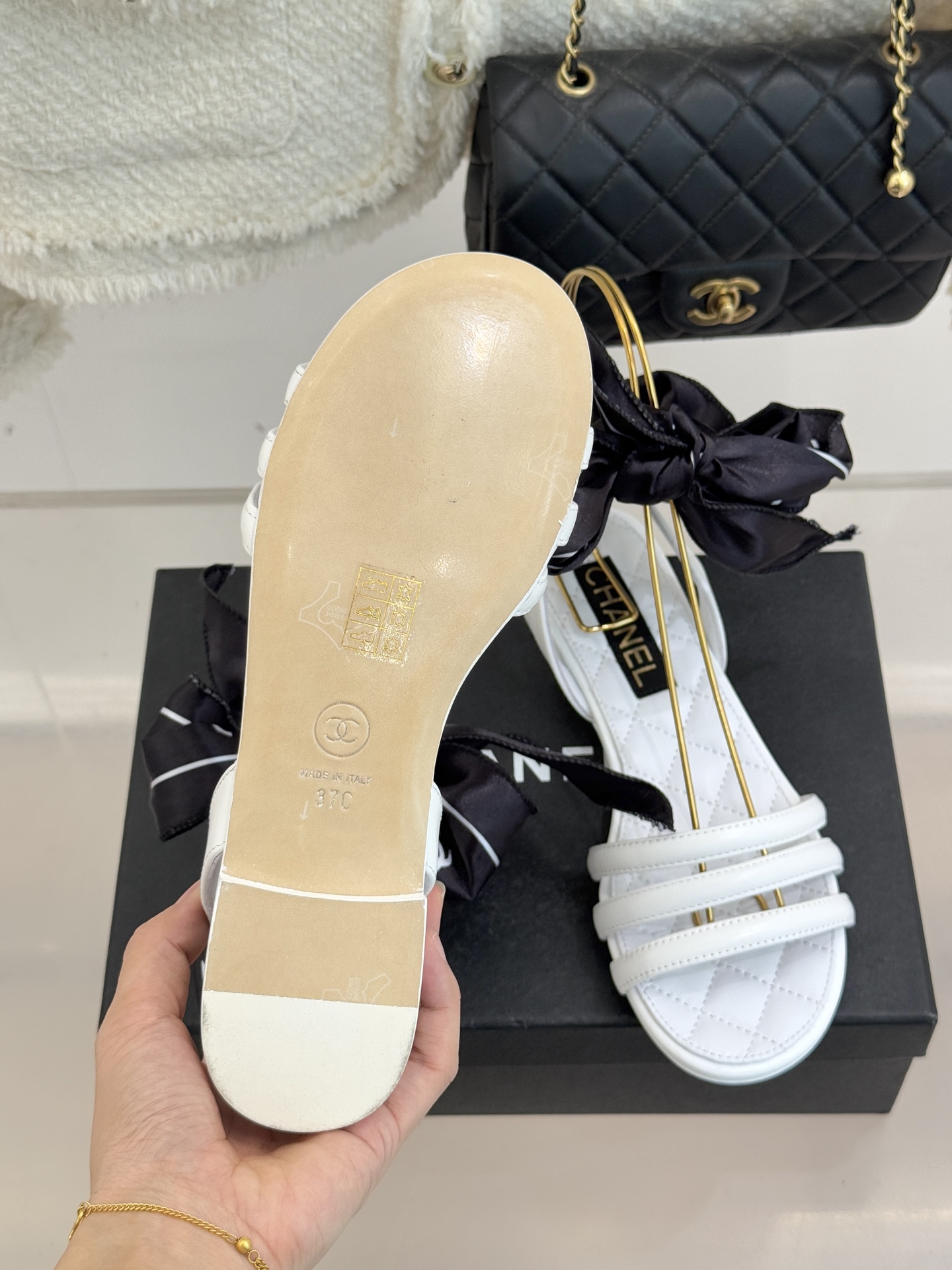 CHANE*｜小香26C新品双C丝带细带凉鞋系列藏着少女感与优雅感的双重惊艳以丝带设计打破经典边界双C元