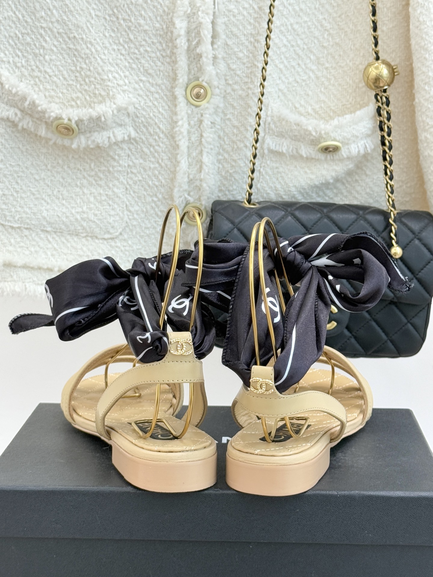 CHANE*｜小香26C新品双C丝带细带凉鞋系列藏着少女感与优雅感的双重惊艳以丝带设计打破经典边界双C元