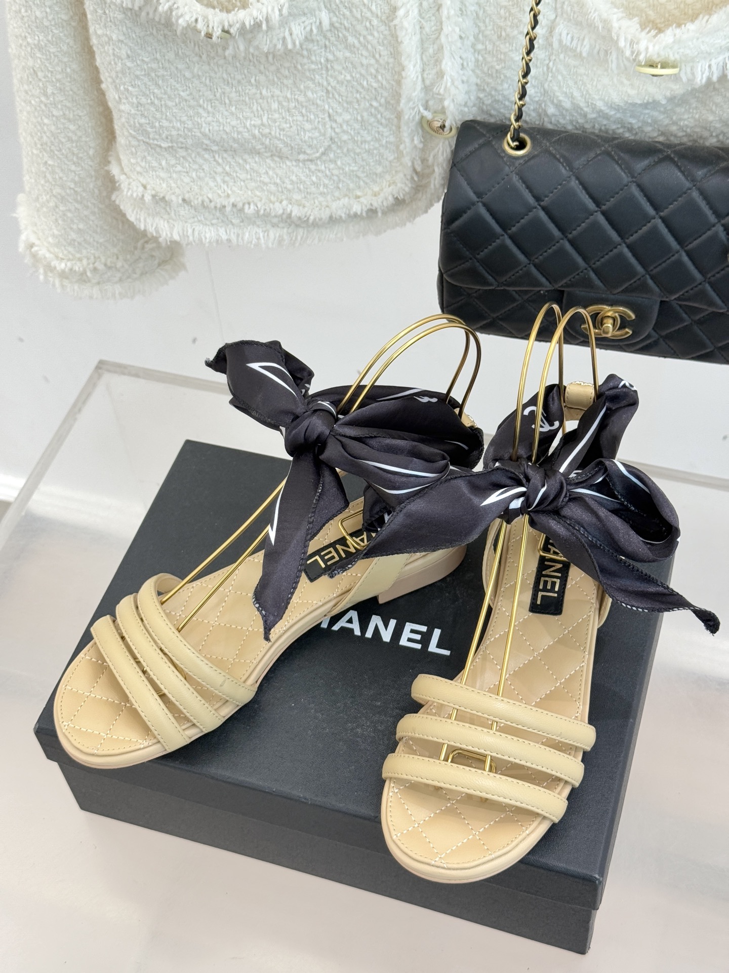 CHANE*｜小香26C新品双C丝带细带凉鞋系列藏着少女感与优雅感的双重惊艳以丝带设计打破经典边界双C元