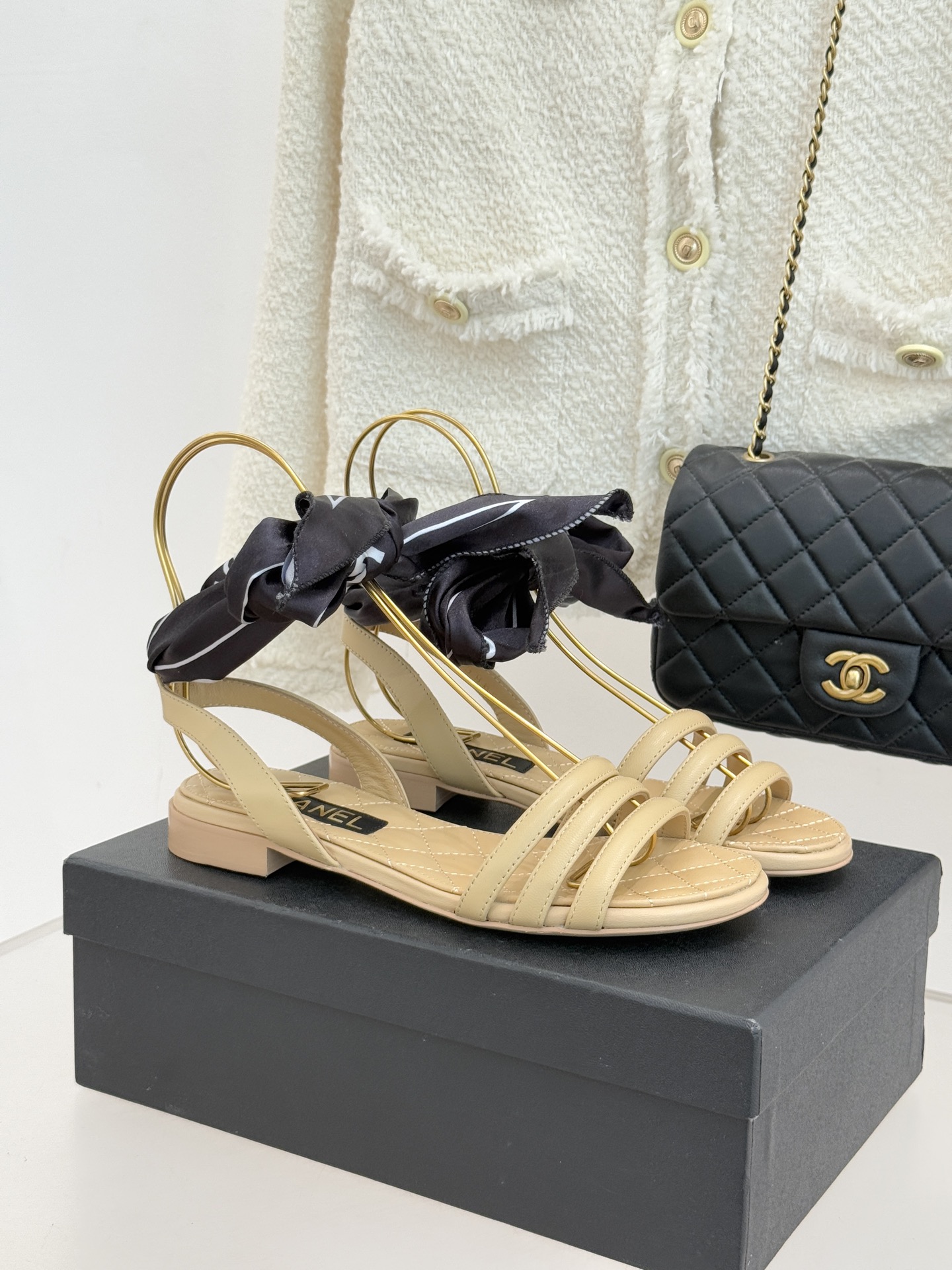 CHANE*｜小香26C新品双C丝带细带凉鞋系列藏着少女感与优雅感的双重惊艳以丝带设计打破经典边界双C元