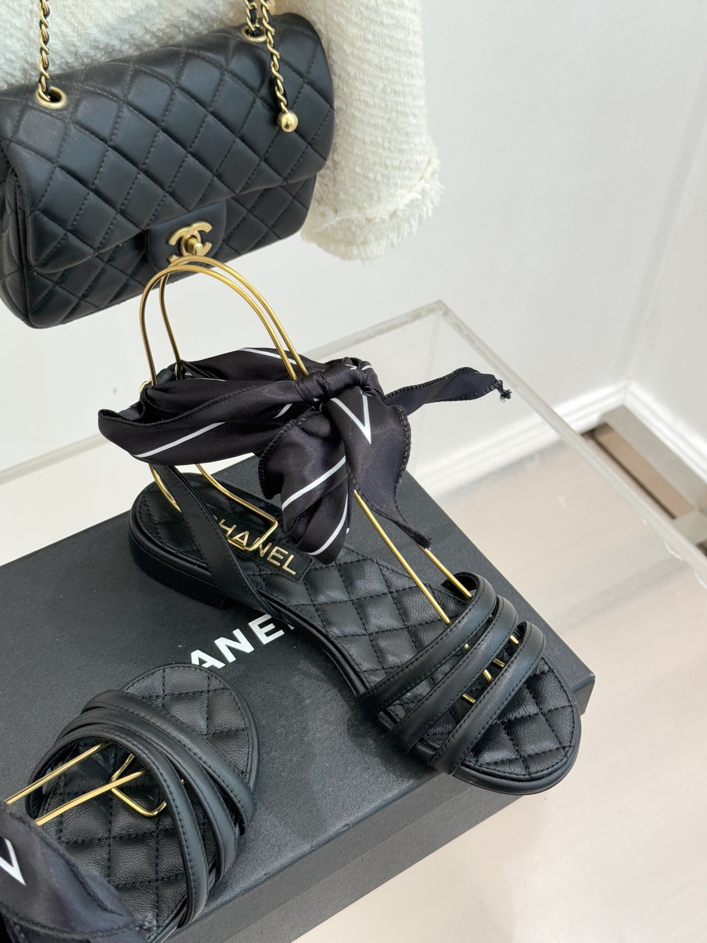 CHANE*｜小香26C新品双C丝带细带凉鞋系列藏着少女感与优雅感的双重惊艳以丝带设计打破经典边界双C元