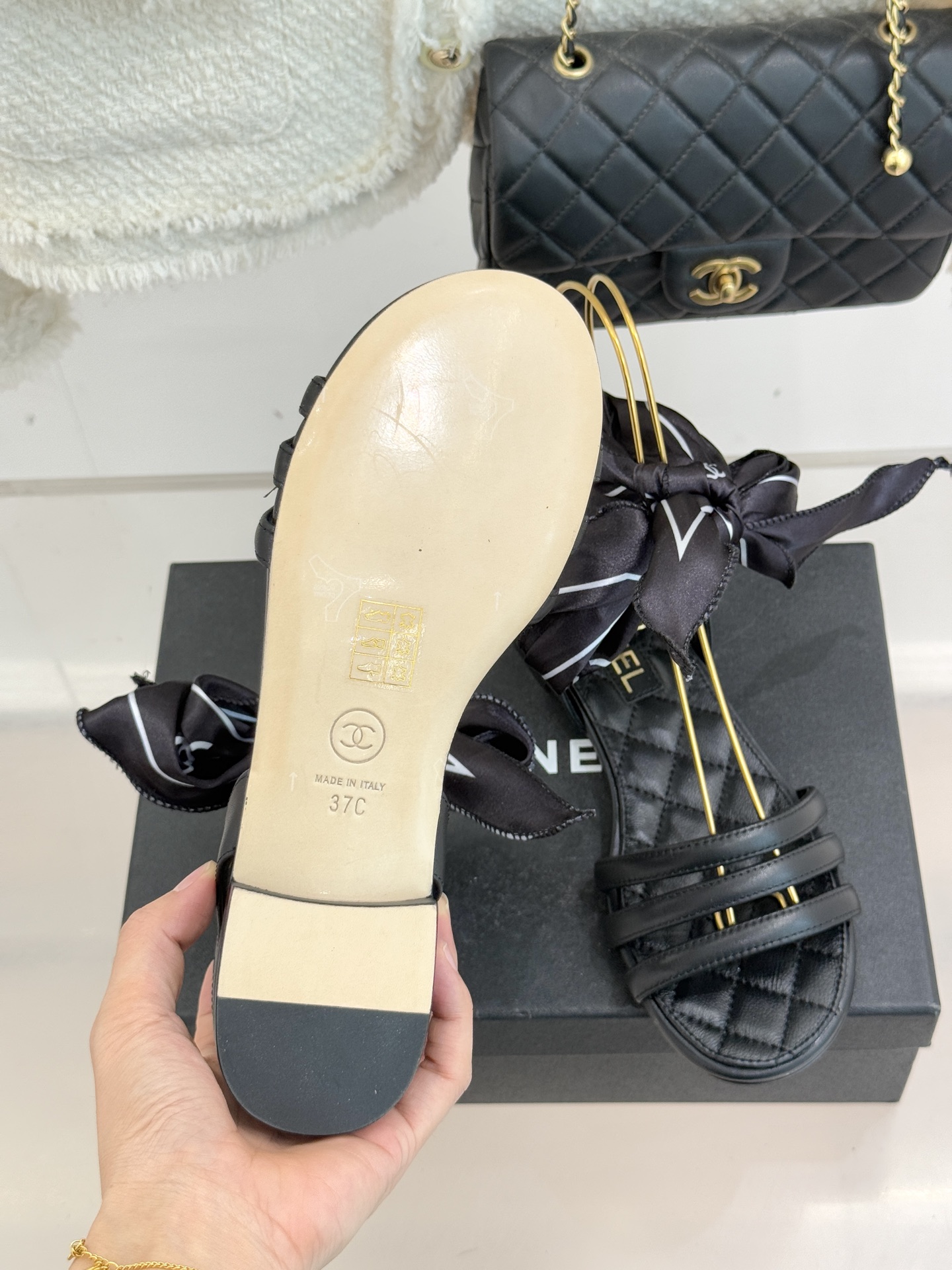 CHANE*｜小香26C新品双C丝带细带凉鞋系列藏着少女感与优雅感的双重惊艳以丝带设计打破经典边界双C元