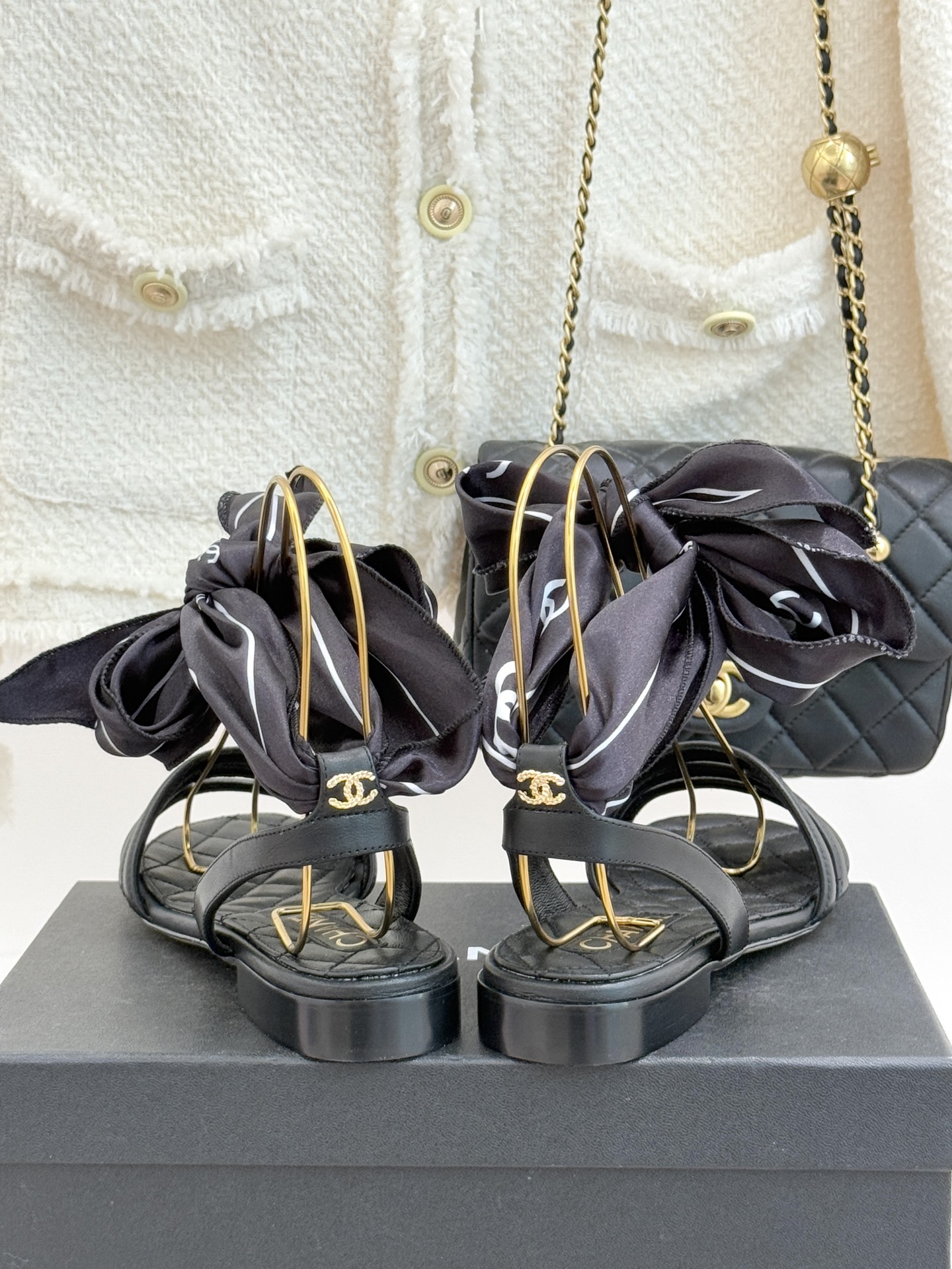 CHANE*｜小香26C新品双C丝带细带凉鞋系列藏着少女感与优雅感的双重惊艳以丝带设计打破经典边界双C元