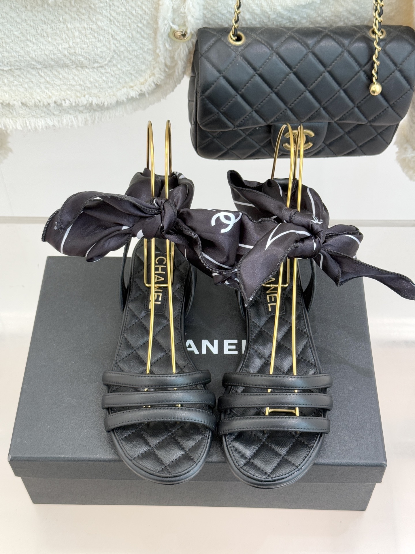 CHANE*｜小香26C新品双C丝带细带凉鞋系列藏着少女感与优雅感的双重惊艳以丝带设计打破经典边界双C元