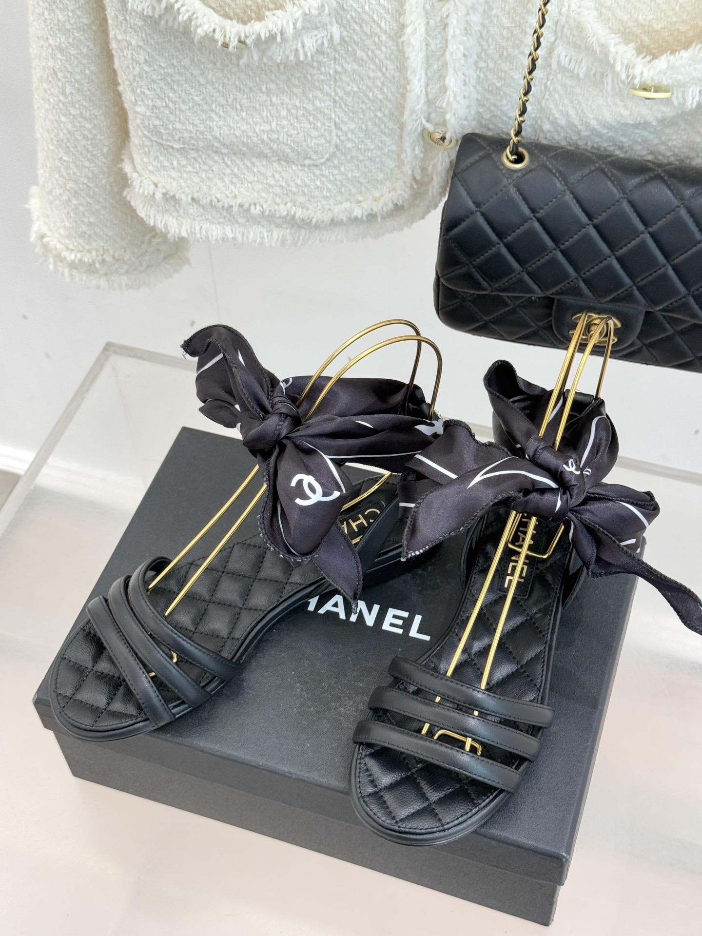 CHANE*｜小香26C新品双C丝带细带凉鞋系列藏着少女感与优雅感的双重惊艳以丝带设计打破经典边界双C元