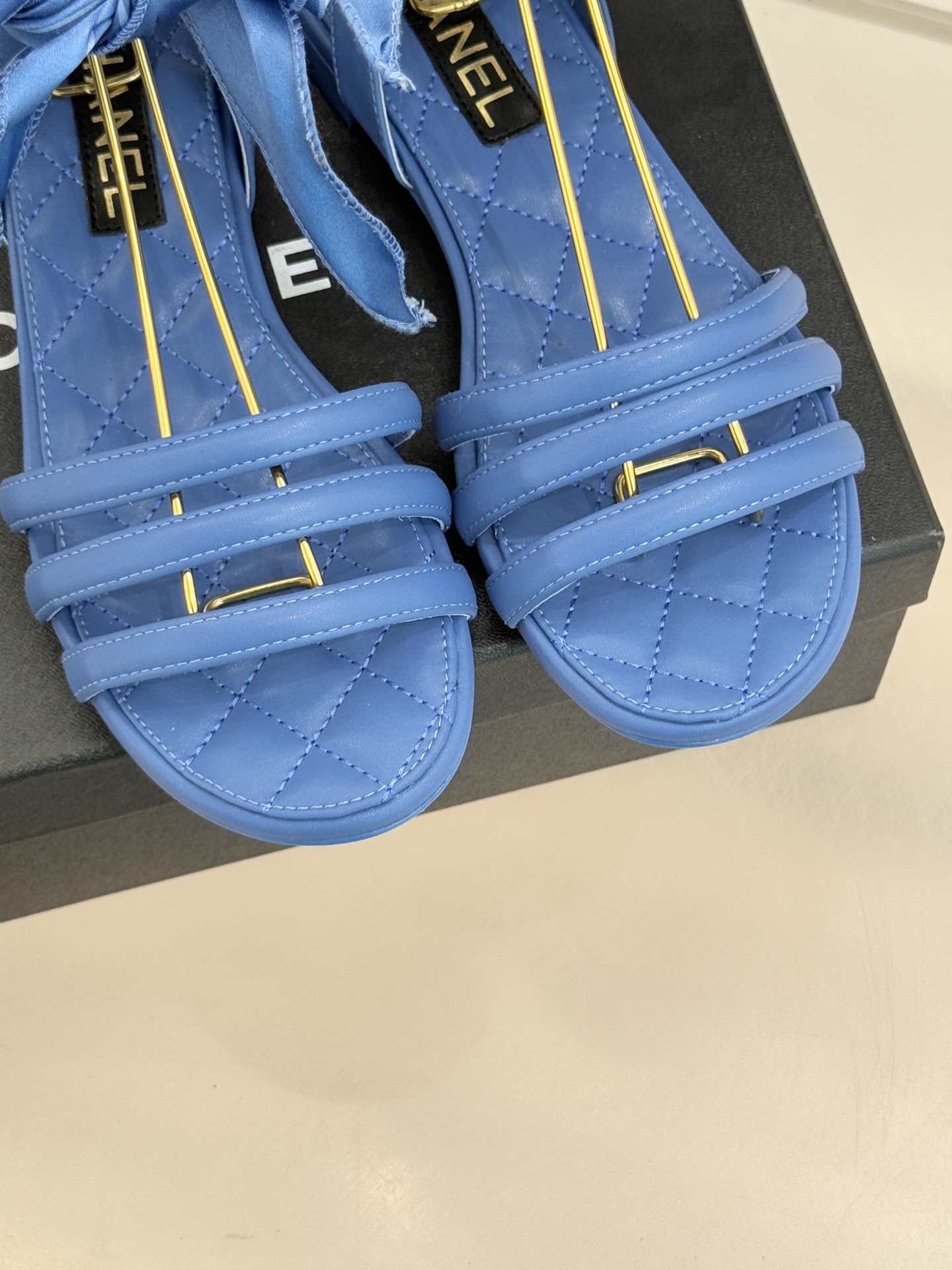 CHANE*｜小香26C新品双C丝带细带凉鞋系列藏着少女感与优雅感的双重惊艳以丝带设计打破经典边界双C元