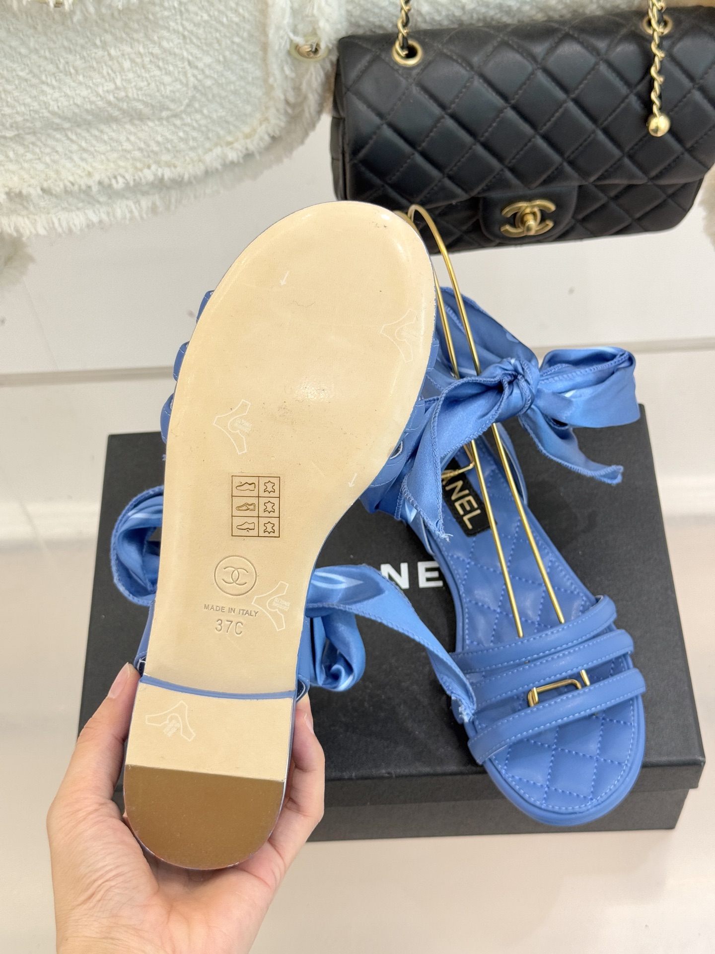 CHANE*｜小香26C新品双C丝带细带凉鞋系列藏着少女感与优雅感的双重惊艳以丝带设计打破经典边界双C元