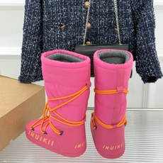 INUIKII经典秋冬秀款绑带羽绒靴滑雪鞋 雪地靴 当瑞士阿尔卑斯的冰雪与法式摩登美学相撞 这款雪地靴便以全能实力惊艳冬 INUIKII经典秋冬秀款绑带羽绒靴滑雪鞋 雪地靴 当瑞士阿尔卑斯的冰雪与法式摩登美学相撞 这款雪地靴便以全能实力惊艳冬