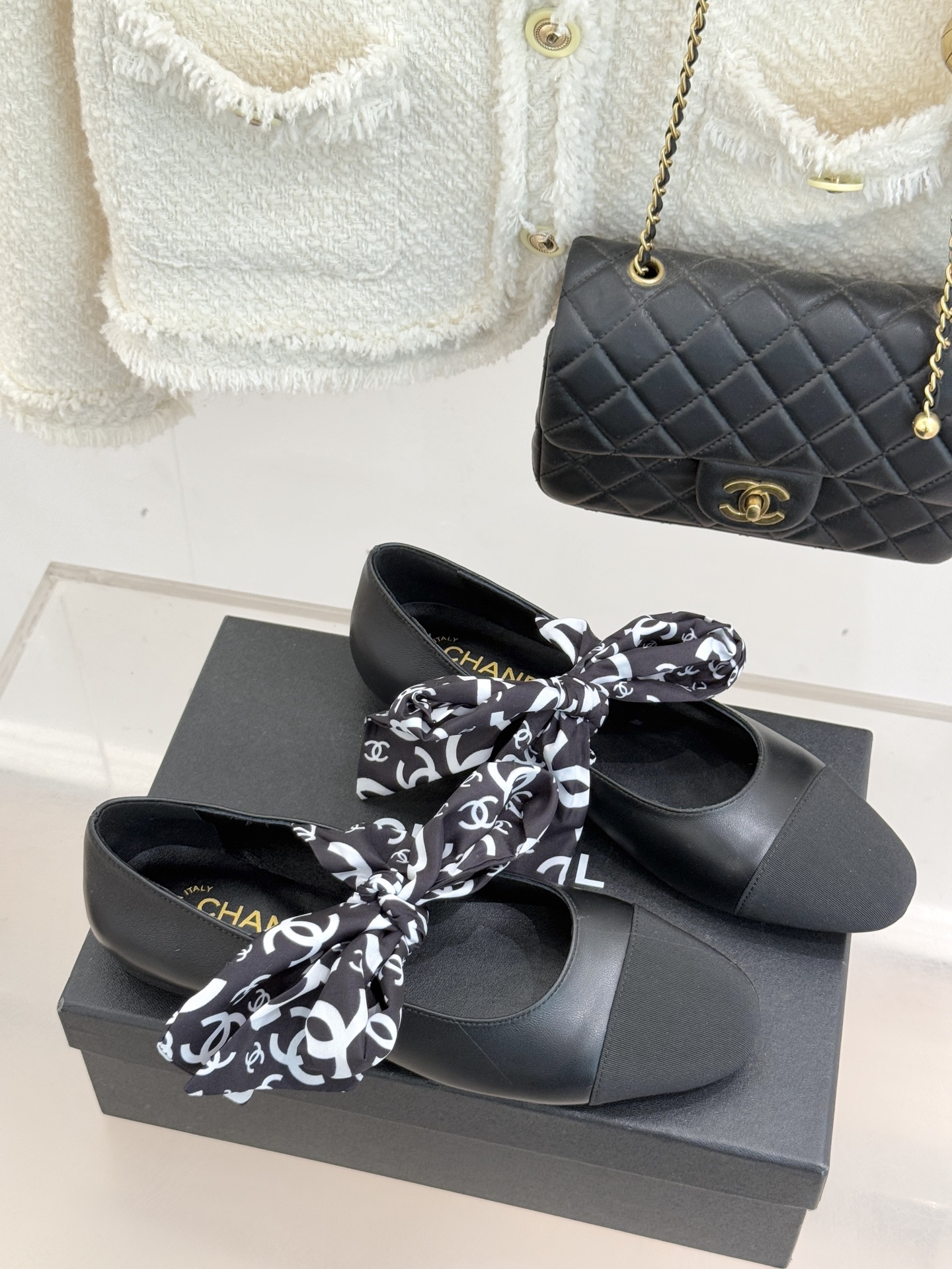 CHANE*｜小香26C双C蝴蝶结丝带拼色平底玛丽珍鞋一双鞋解锁法式优雅的N种可能这双玛丽珍以拼色演绎复