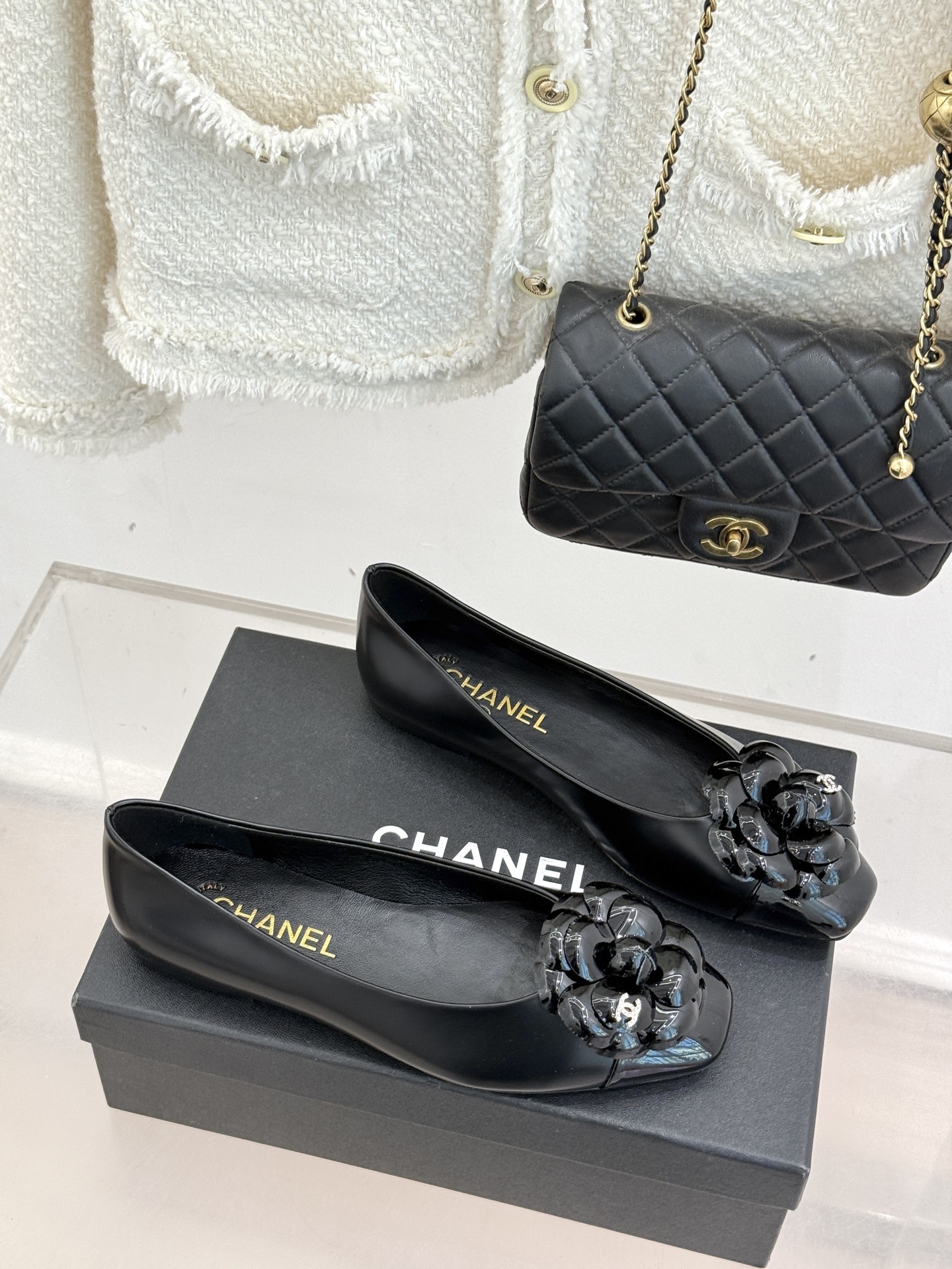 CHANE*｜小香26C新品双C山茶花方头平底芭蕾舞鞋它将品牌标志性符号与芭蕾舞鞋相融鞋身的双C标识与山