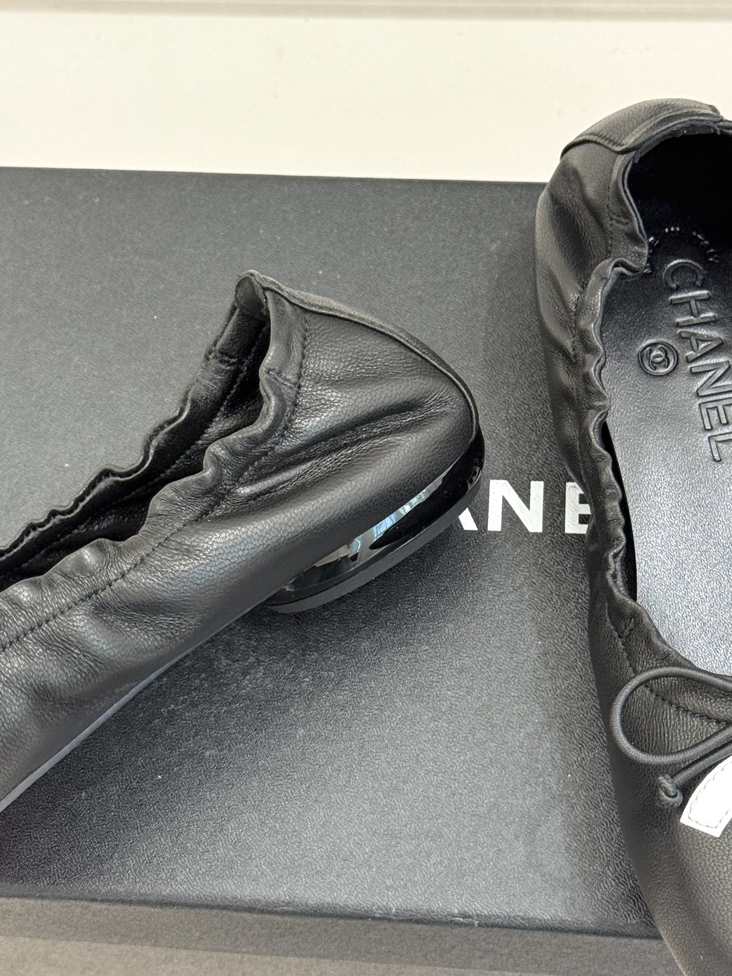 CHANE*｜小香经典中古菱格蝴蝶结芭蕾舞鞋当菱格纹的密码邂逅芭蕾的灵动这双单鞋便成了穿越时光的优雅载体