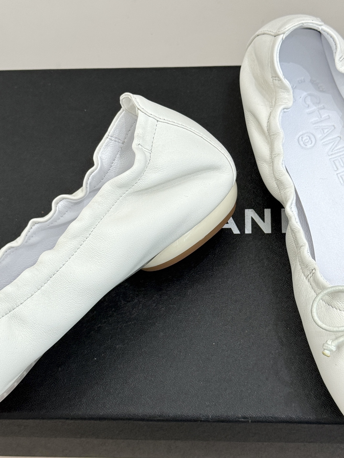 CHANE*｜小香经典中古菱格蝴蝶结芭蕾舞鞋当菱格纹的密码邂逅芭蕾的灵动这双单鞋便成了穿越时光的优雅载体