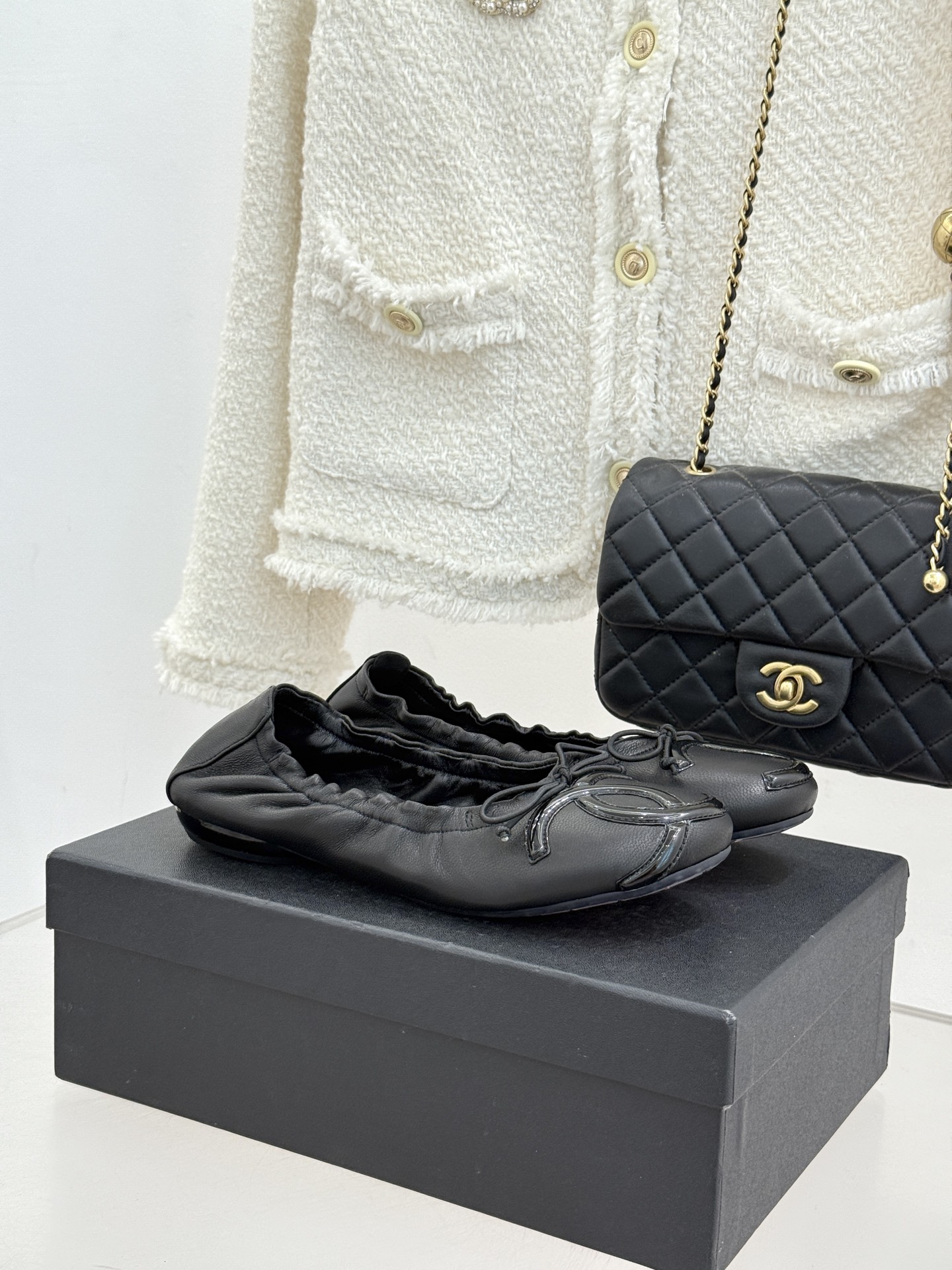 CHANE*｜小香经典中古菱格蝴蝶结芭蕾舞鞋当菱格纹的密码邂逅芭蕾的灵动这双单鞋便成了穿越时光的优雅载体