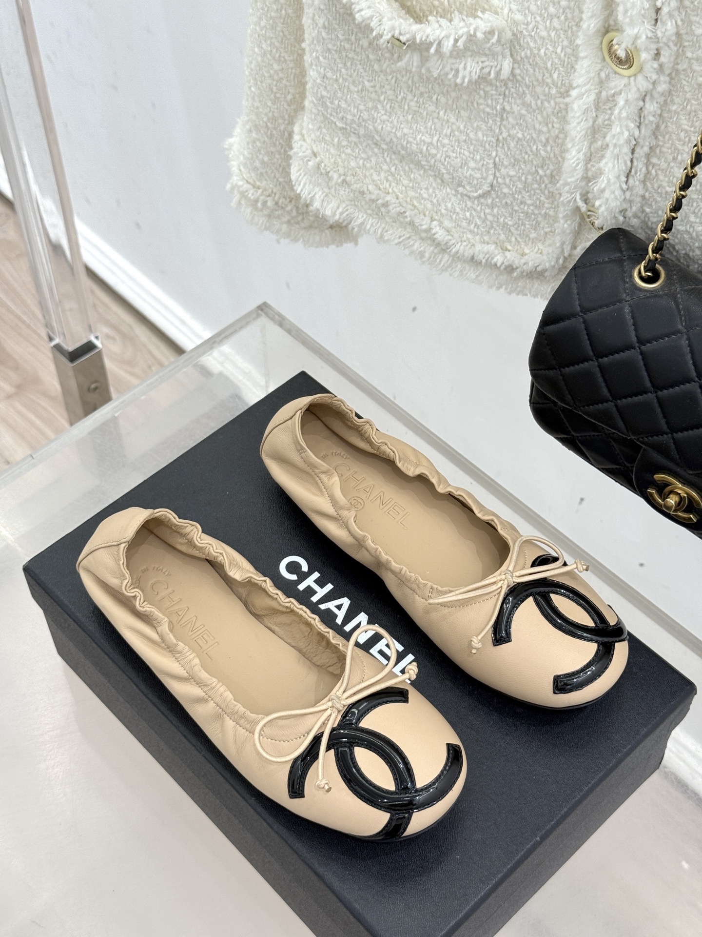 CHANE*｜小香经典中古菱格蝴蝶结芭蕾舞鞋当菱格纹的密码邂逅芭蕾的灵动这双单鞋便成了穿越时光的优雅载体