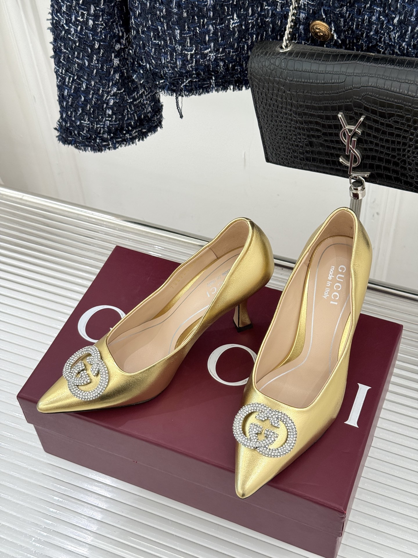 Gucci/古驰26WF早春水钻尖头高跟鞋单鞋溯源佛罗伦萨文艺复兴底蕴这双高跟鞋单鞋以“回归本源将品牌百