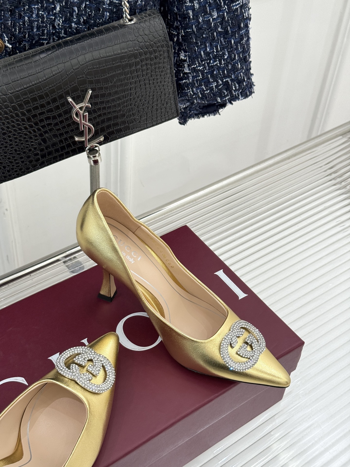 Gucci/古驰26WF早春水钻尖头高跟鞋单鞋溯源佛罗伦萨文艺复兴底蕴这双高跟鞋单鞋以“回归本源将品牌百