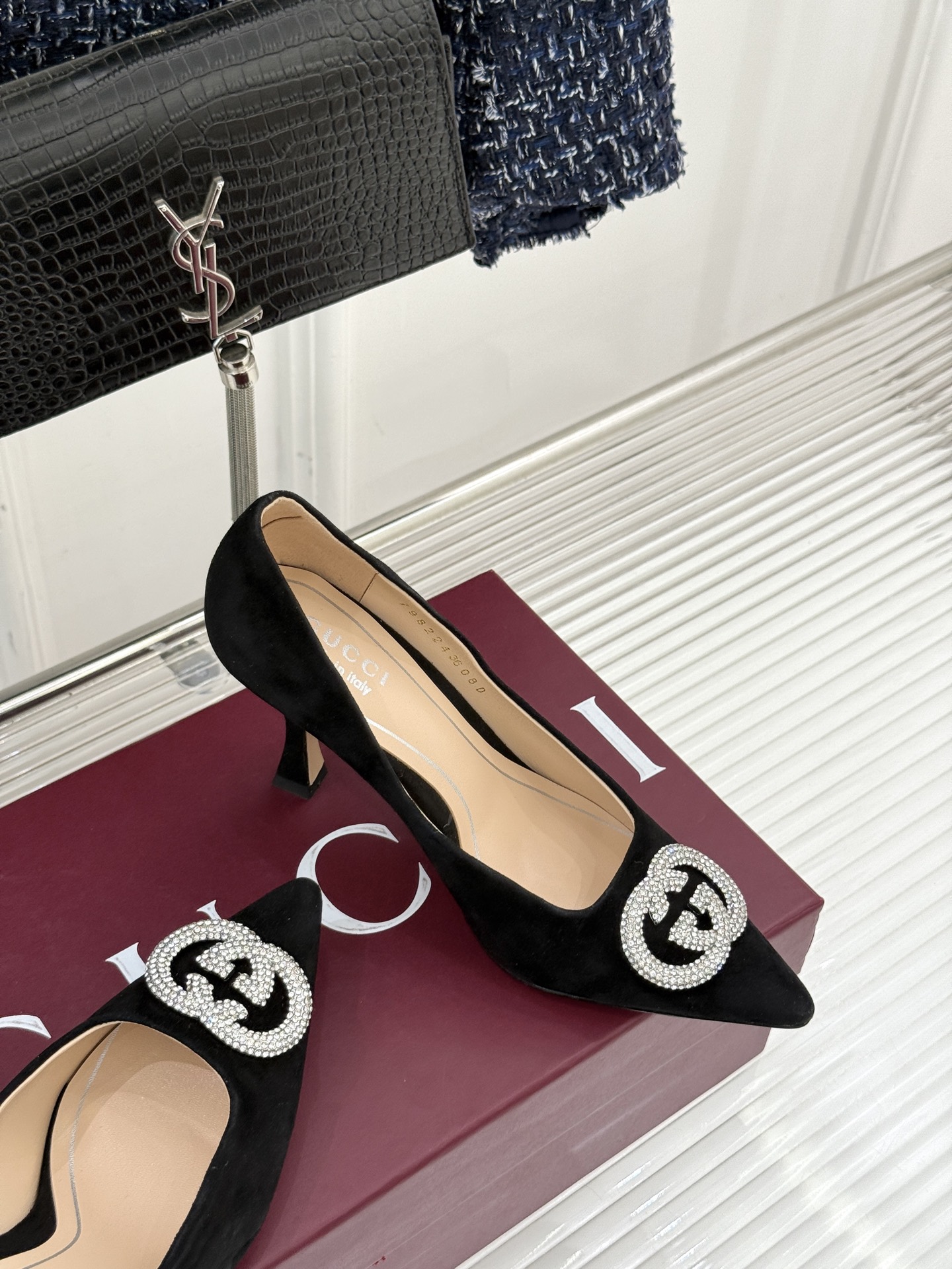 Gucci/古驰26WF早春水钻尖头高跟鞋单鞋溯源佛罗伦萨文艺复兴底蕴这双高跟鞋单鞋以“回归本源将品牌百