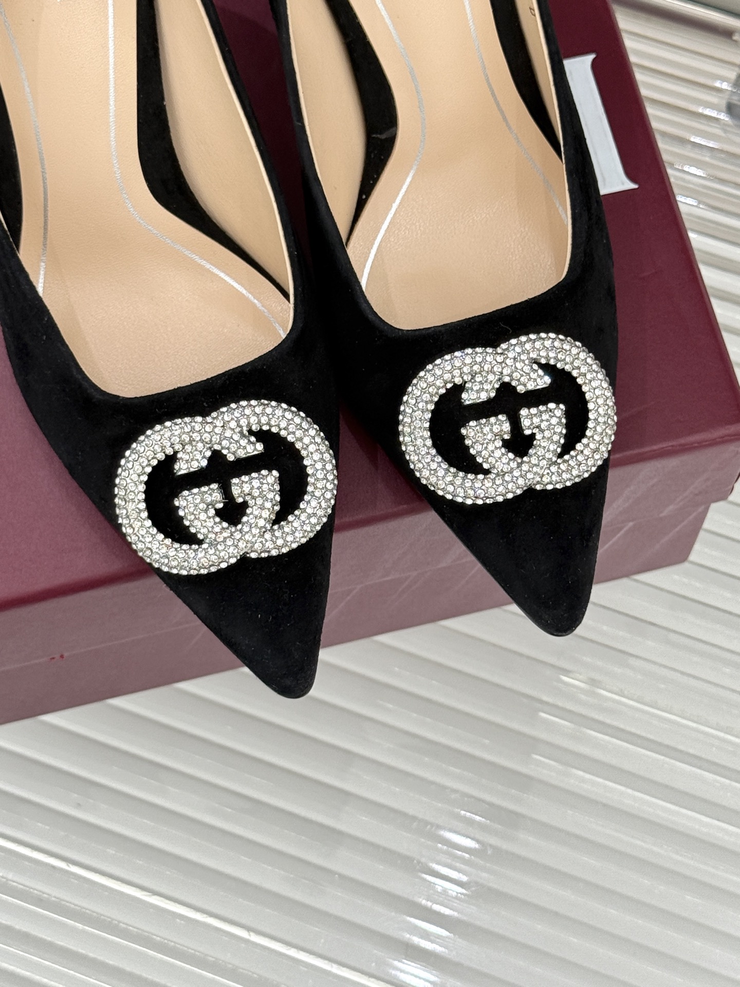 Gucci/古驰26WF早春水钻尖头高跟鞋单鞋溯源佛罗伦萨文艺复兴底蕴这双高跟鞋单鞋以“回归本源将品牌百