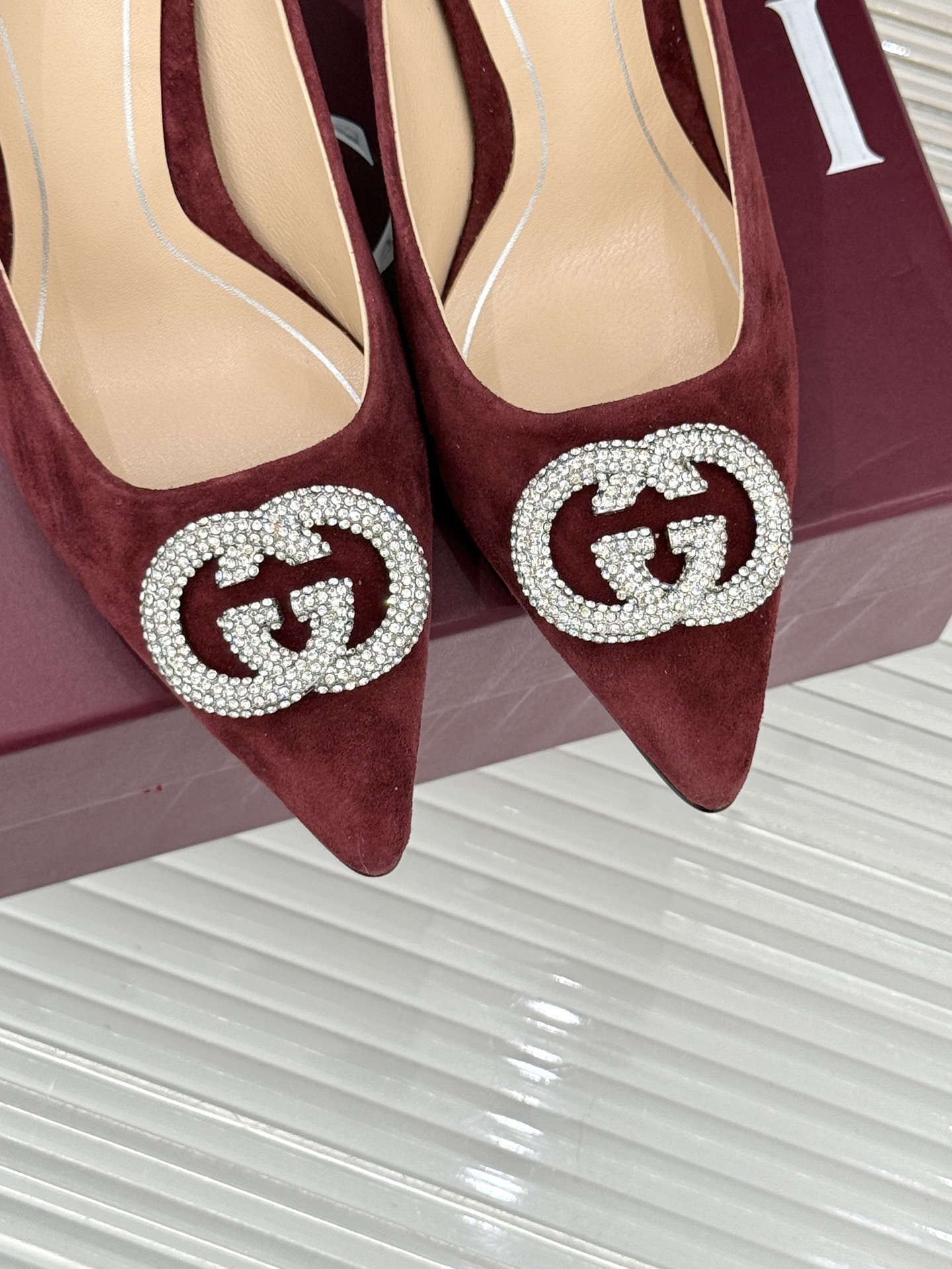 Gucci/古驰26WF早春水钻尖头高跟鞋单鞋溯源佛罗伦萨文艺复兴底蕴这双高跟鞋单鞋以“回归本源将品牌百