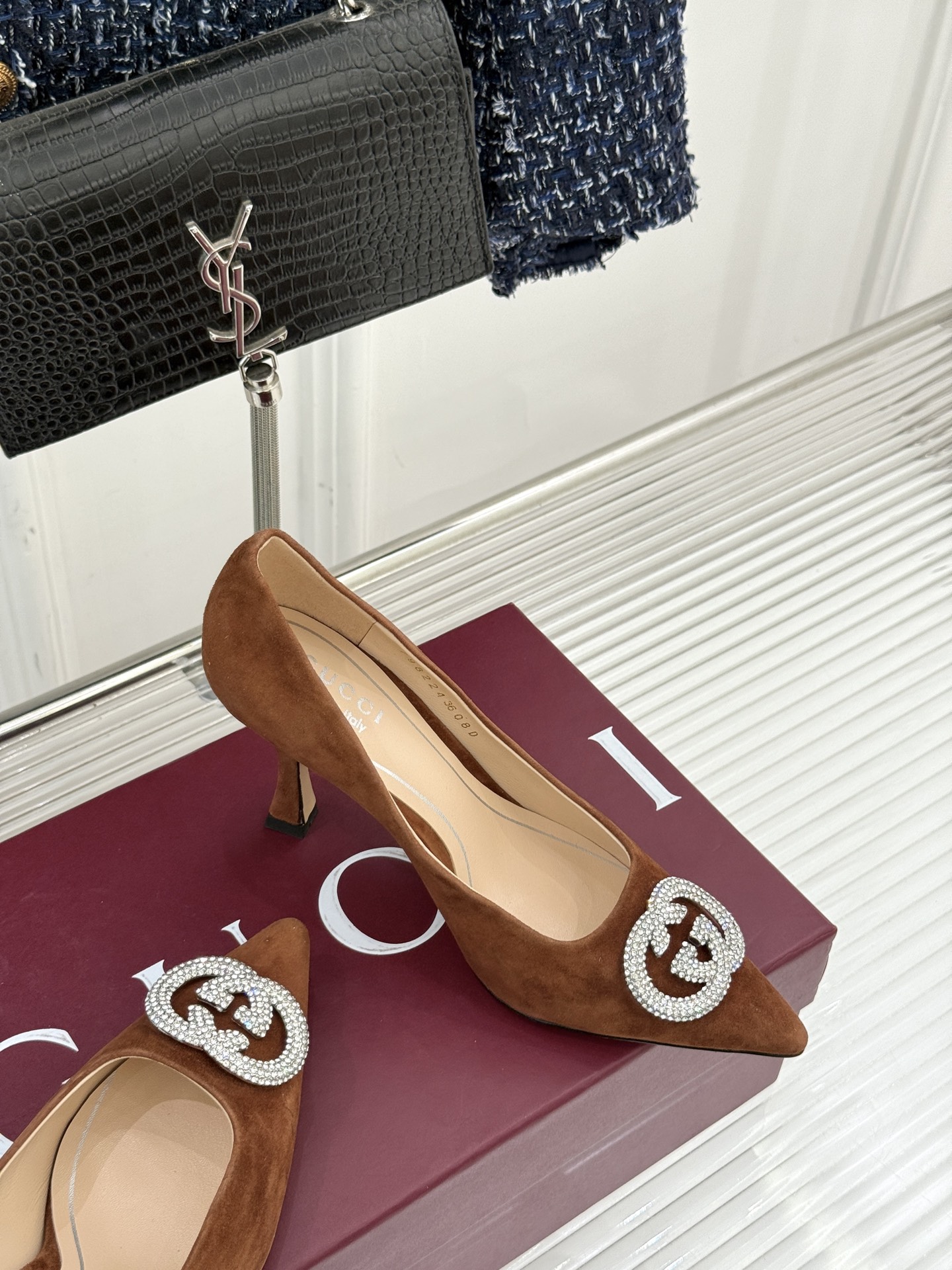 Gucci/古驰26WF早春水钻尖头高跟鞋单鞋溯源佛罗伦萨文艺复兴底蕴这双高跟鞋单鞋以“回归本源将品牌百