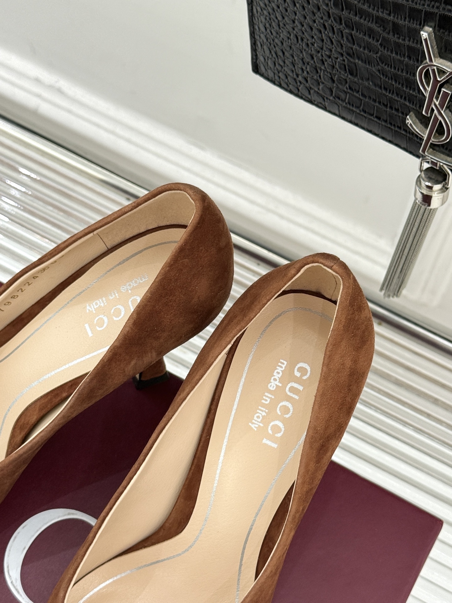 Gucci/古驰26WF早春水钻尖头高跟鞋单鞋溯源佛罗伦萨文艺复兴底蕴这双高跟鞋单鞋以“回归本源将品牌百