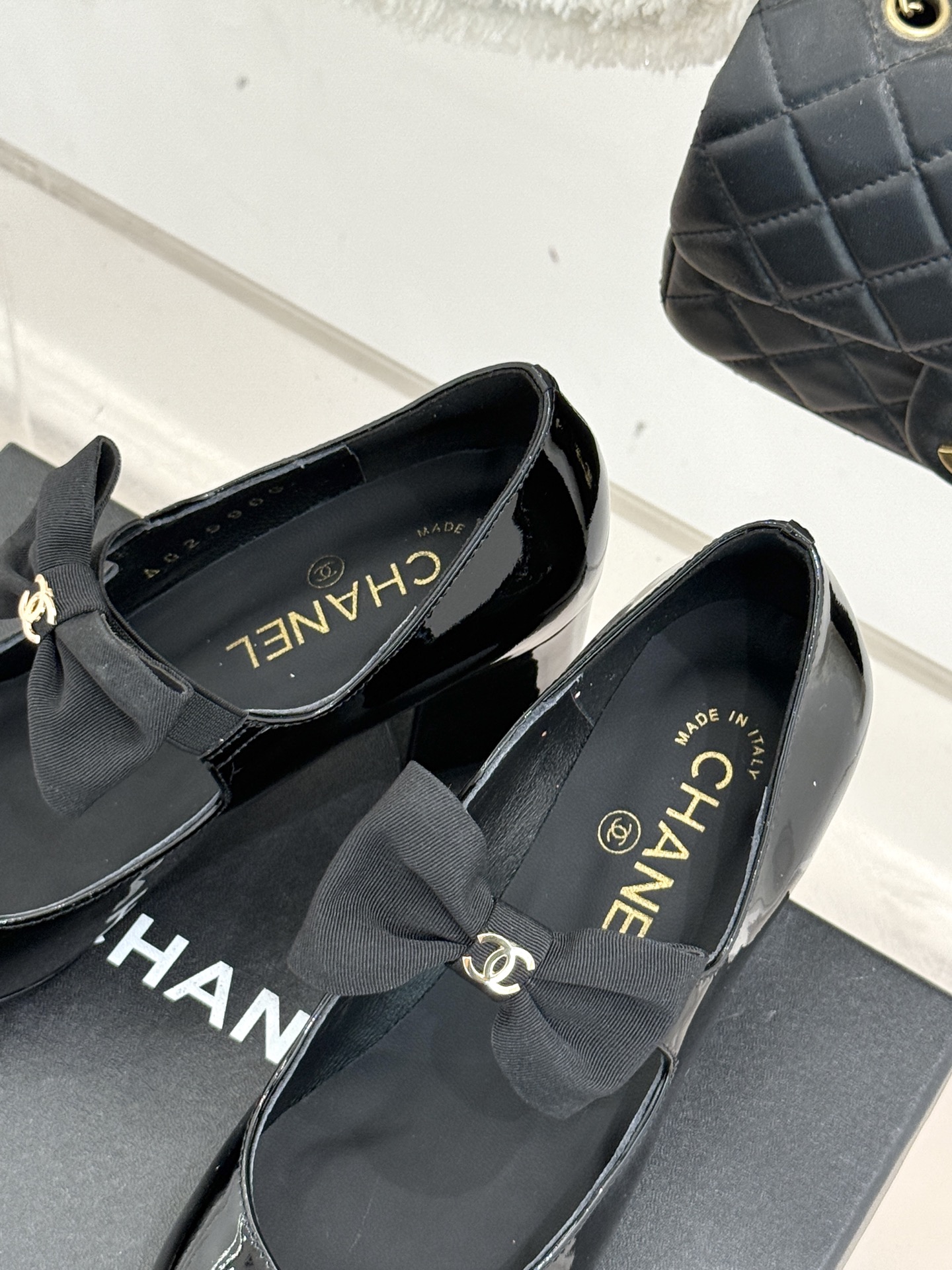 CHANE*｜小香经典双C巨型珍珠蝴蝶结粗跟玛丽珍鞋法式风情 真是美到心尖尖上啦！优雅又浪漫的仙女应该就