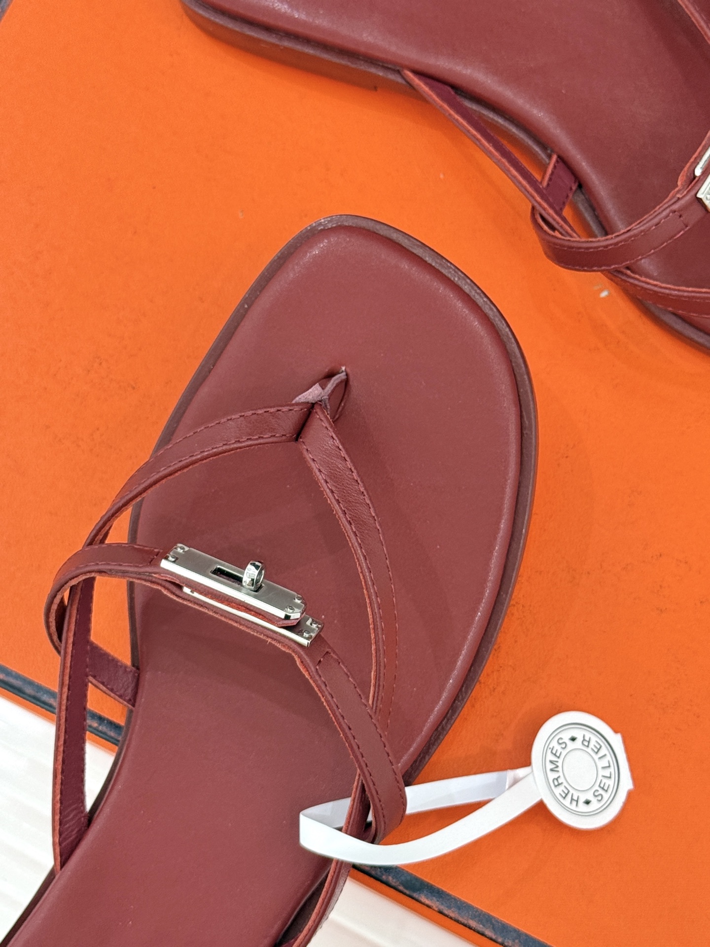 （配原版飞机盒）Hermès/爱马仕25WF新品Kelly扣细带夹脚人字拖鞋当Kelly包的传奇基因邂逅